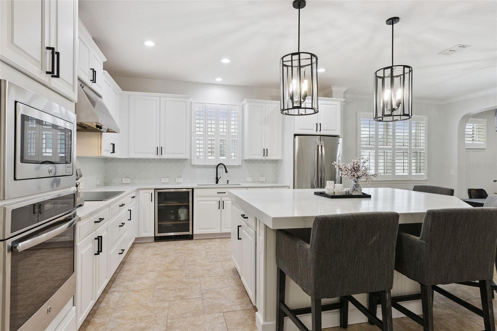 Listing photo id 1 for 8816 Andreas Avenue