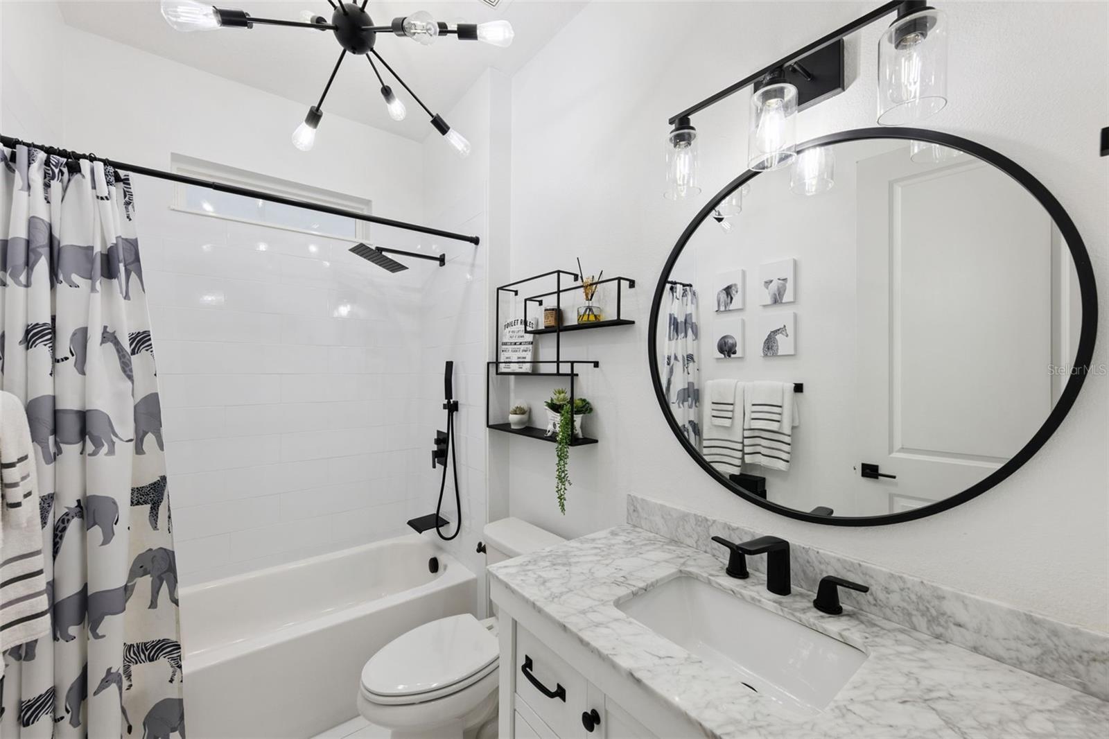 Listing photo id 28 for 8816 Andreas Avenue