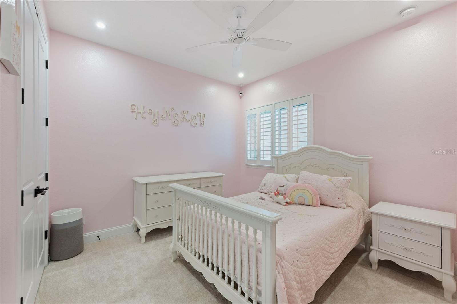 Listing photo id 29 for 8816 Andreas Avenue