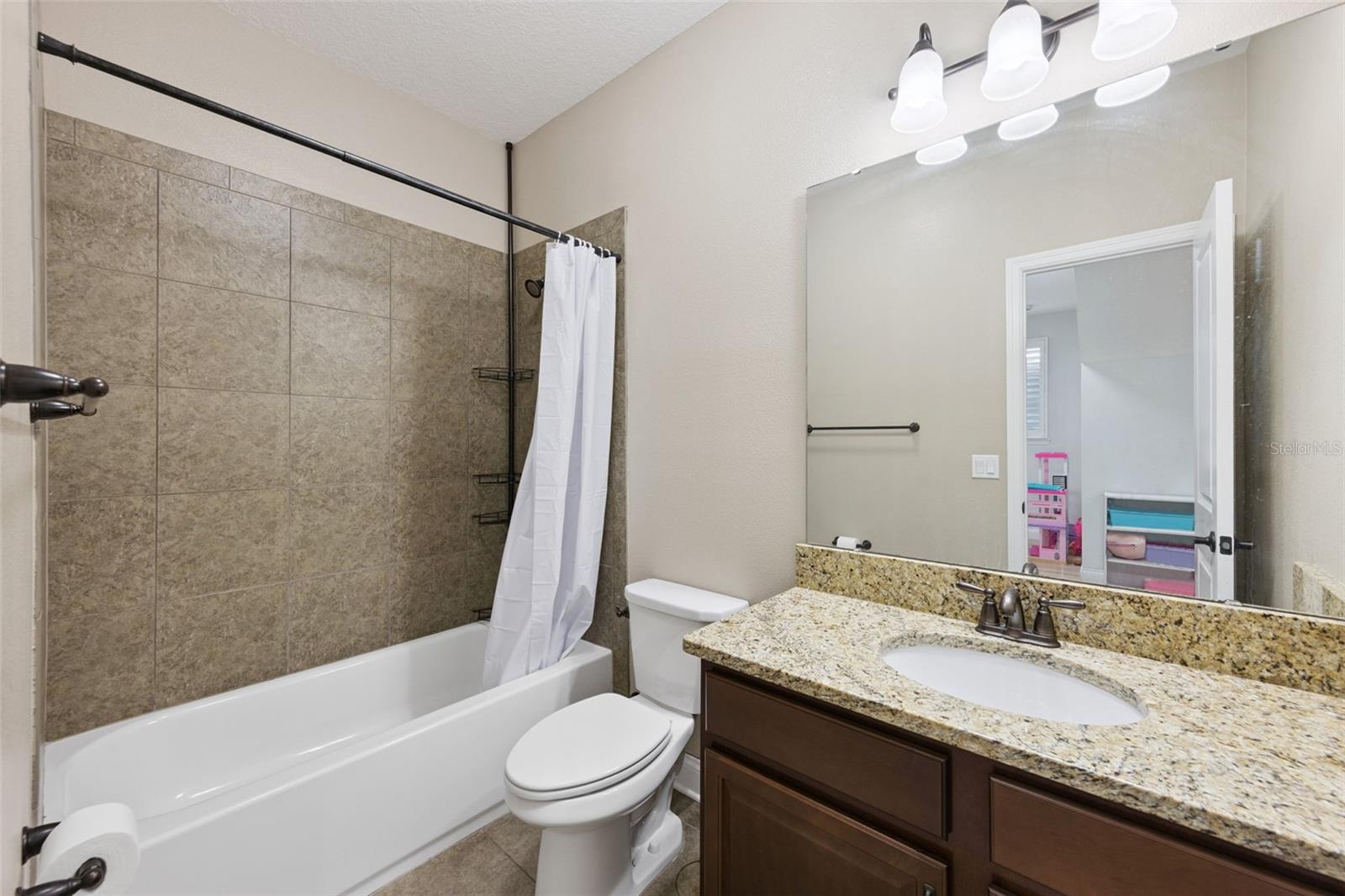 Listing photo id 31 for 8816 Andreas Avenue