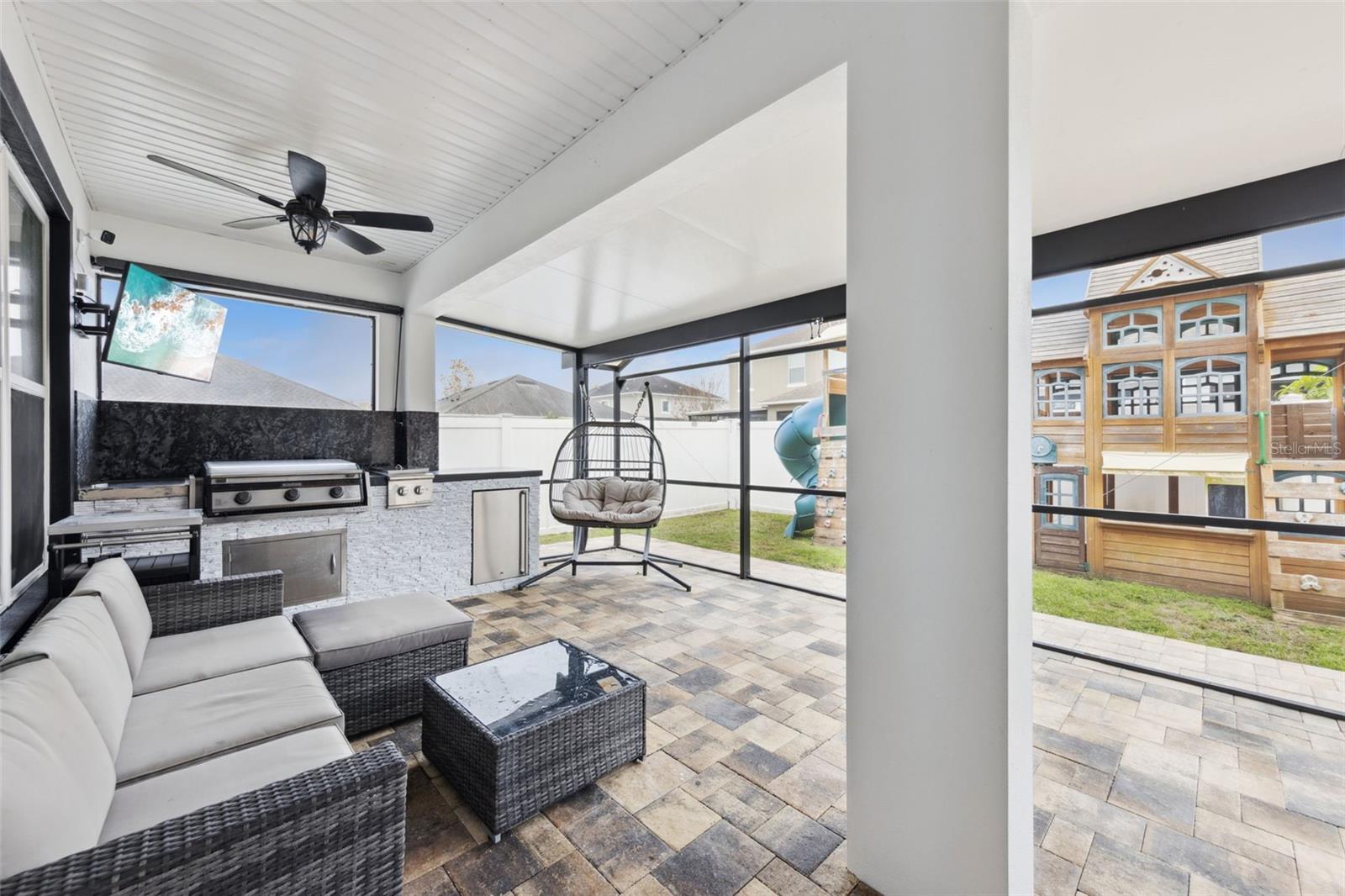 Listing photo id 34 for 8816 Andreas Avenue