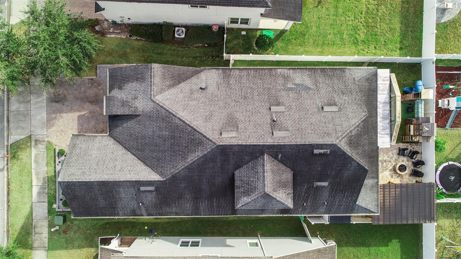 Listing photo id 39 for 8816 Andreas Avenue