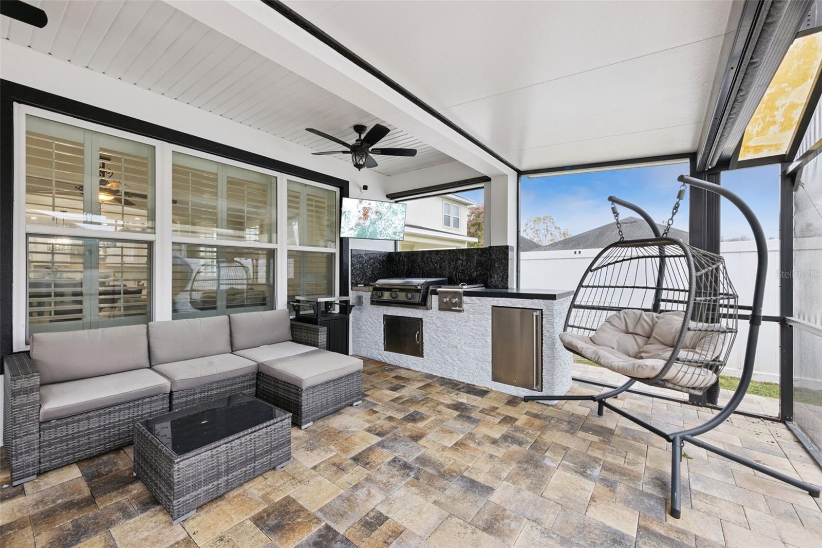 Listing photo id 7 for 8816 Andreas Avenue