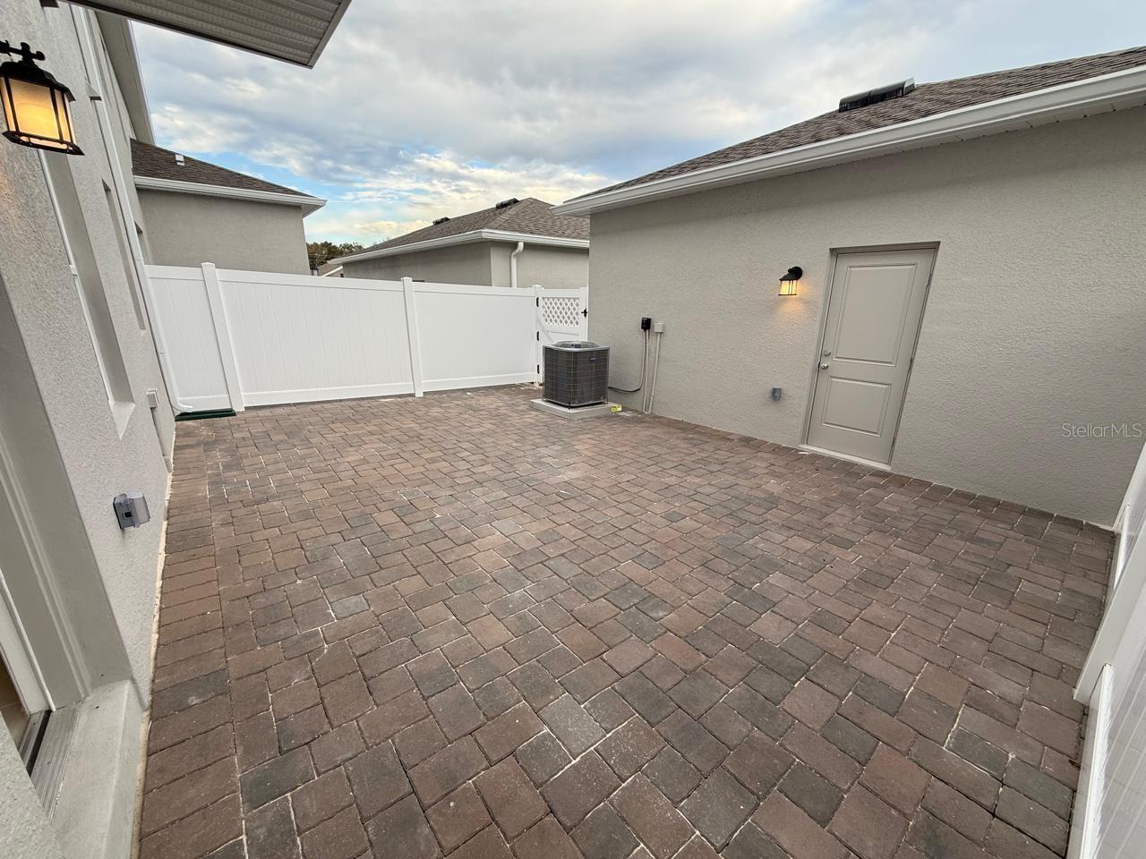 Image 25 of 36 For 2340 Rider Rain Lane