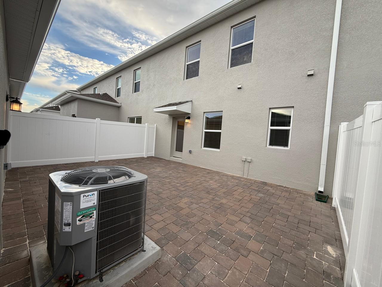 Image 26 of 36 For 2340 Rider Rain Lane