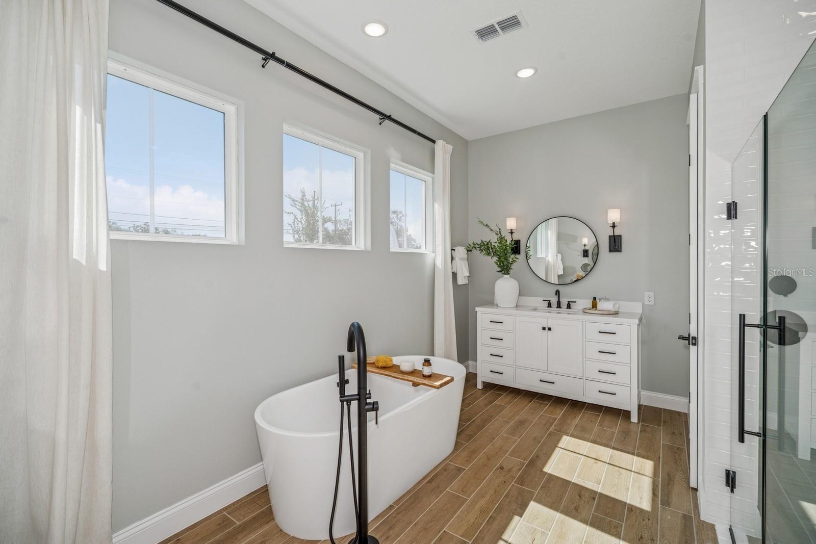 Image 17 of 25 For 1446 Violet Oak Court 8