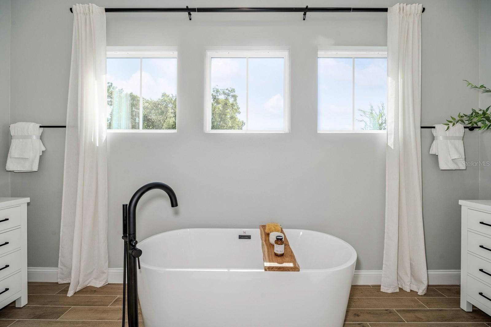 Image 21 of 25 For 1446 Violet Oak Court 8