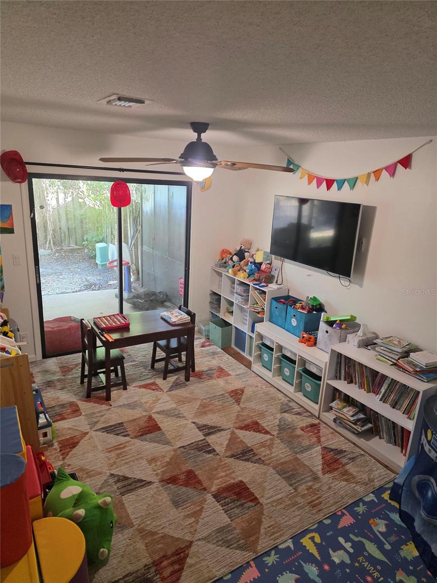 Image 8 of 25 For 1007 Raintree Lane