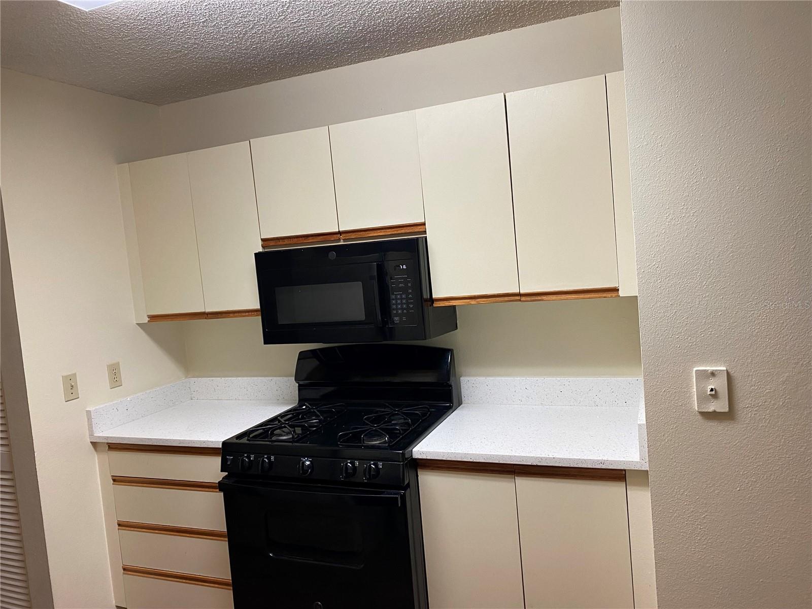 Image 5 of 14 For 1311 Azalea Way