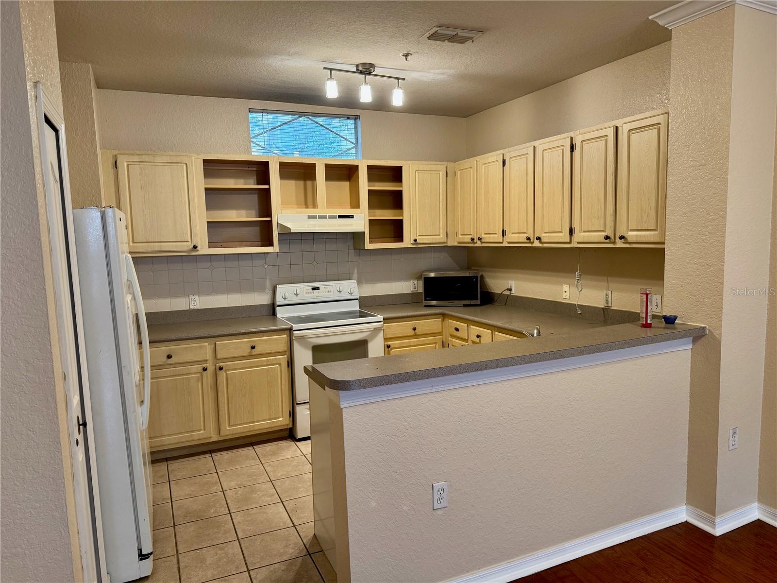 Image 5 of 10 For 1825 Shadow View Circle 1825