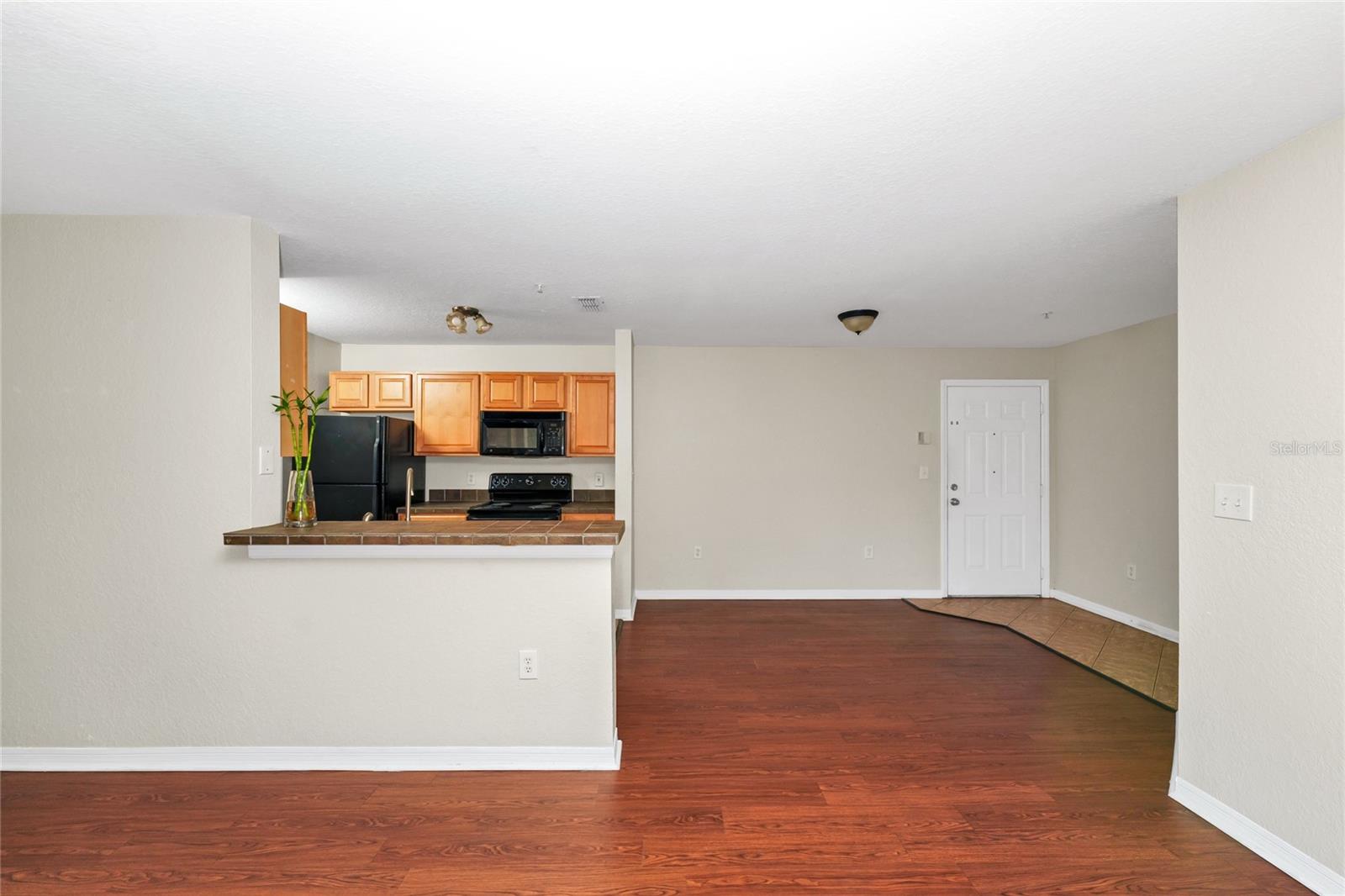 Image 10 of 31 For 5483 Vineland Road 10101