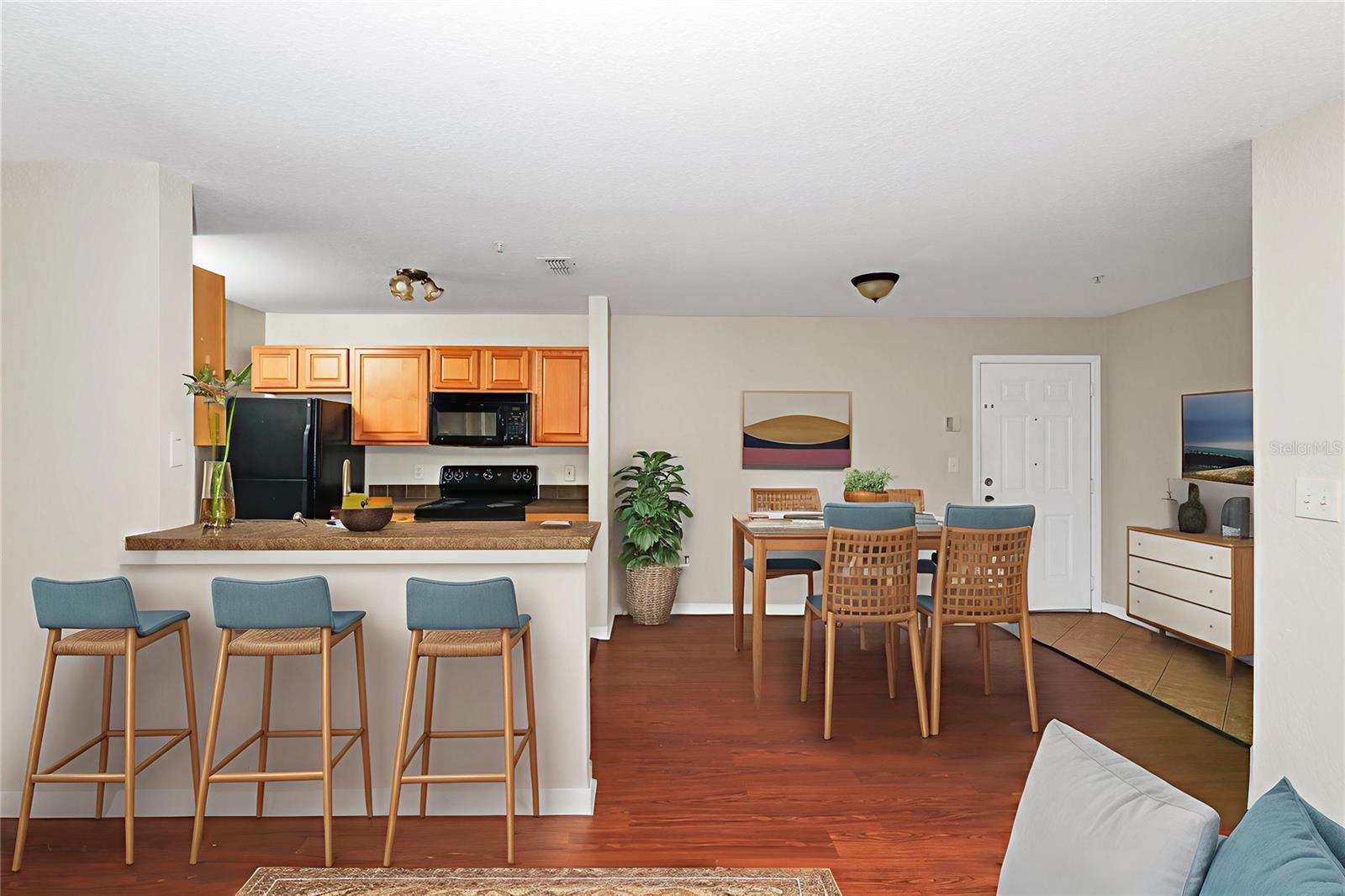 Image 11 of 31 For 5483 Vineland Road 10101