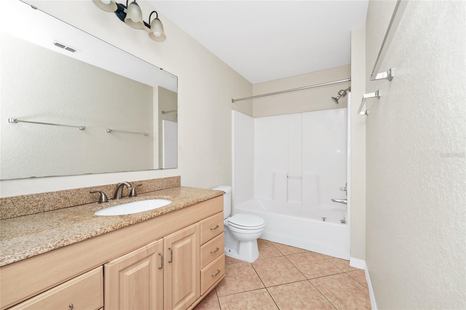 Image 16 of 31 For 5483 Vineland Road 10101