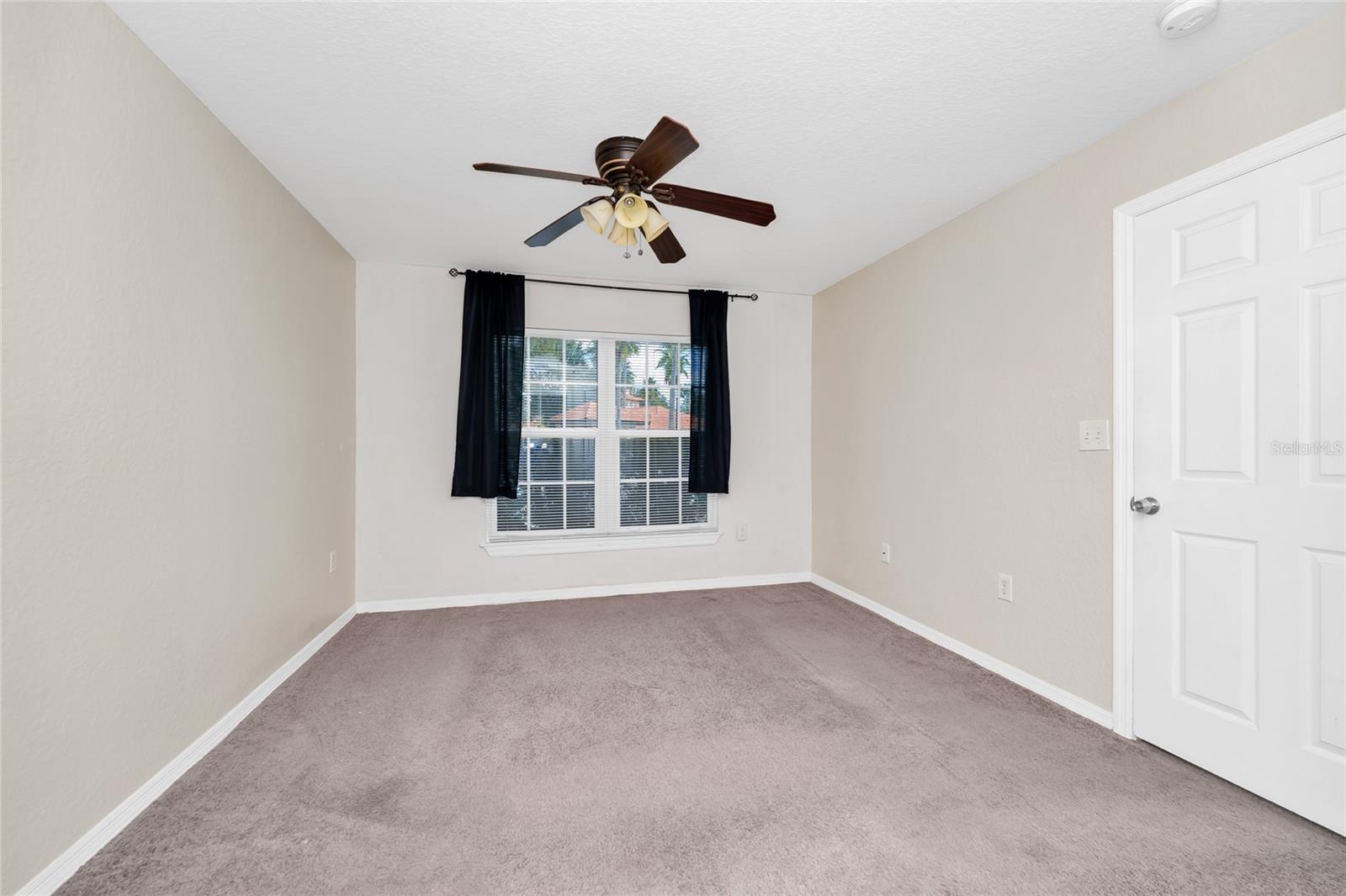 Image 18 of 31 For 5483 Vineland Road 10101