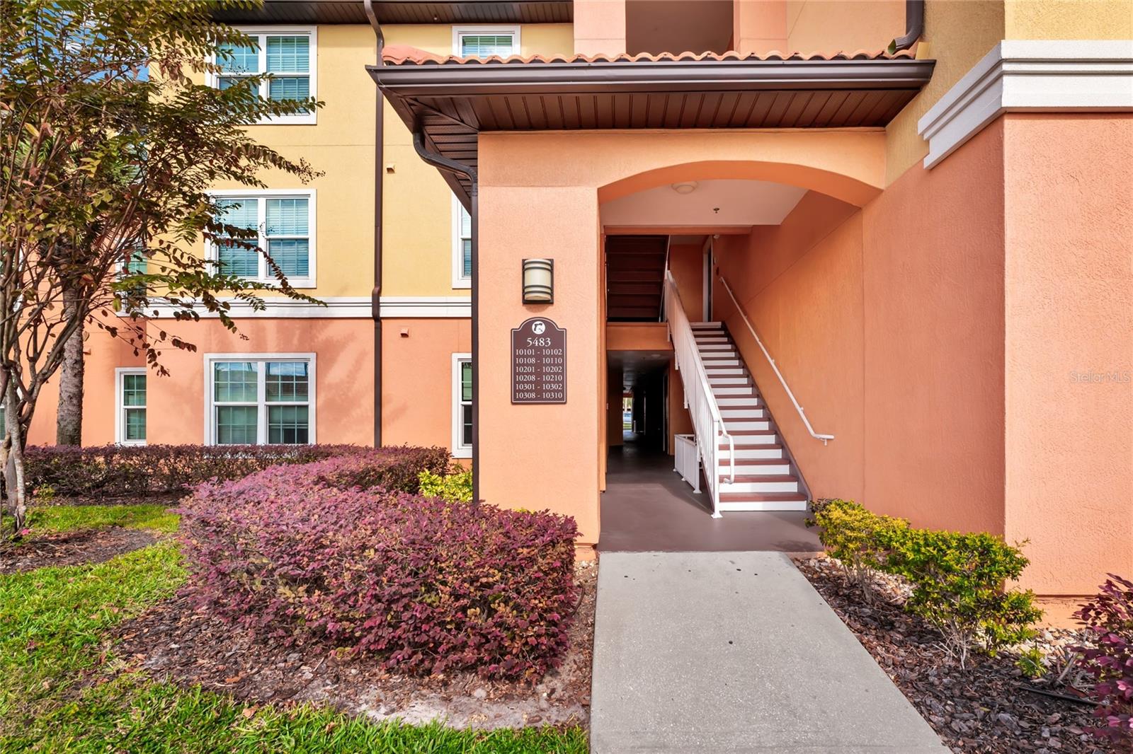 Image 2 of 31 For 5483 Vineland Road 10101