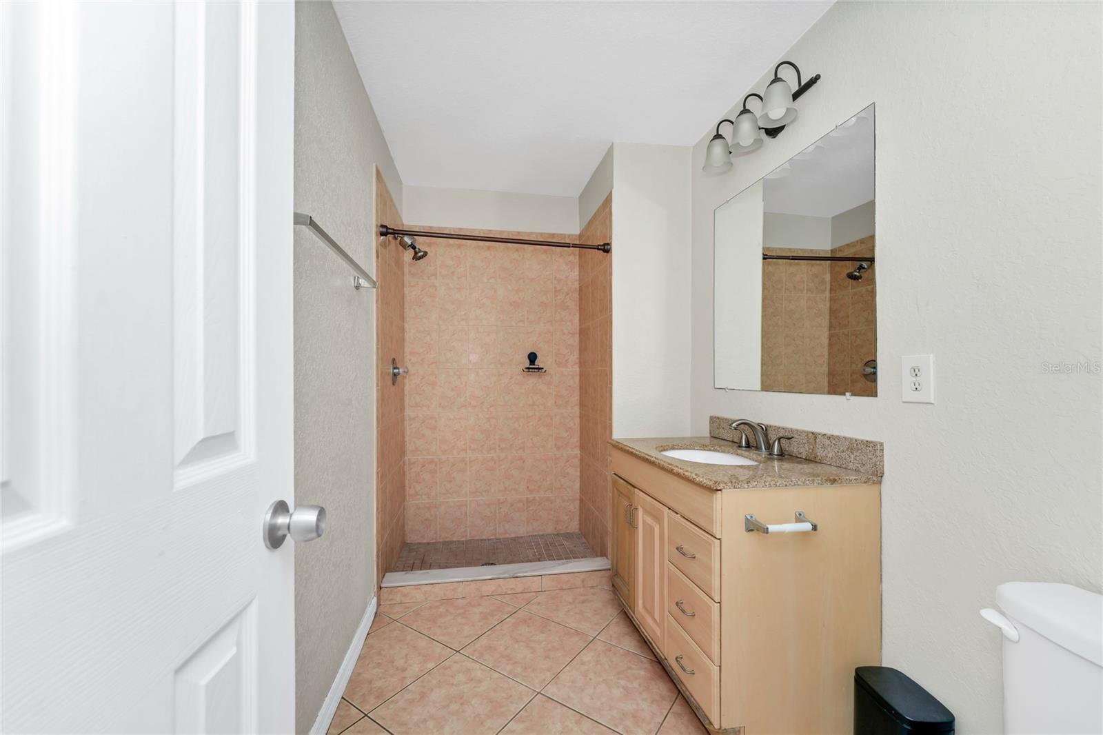 Image 20 of 31 For 5483 Vineland Road 10101