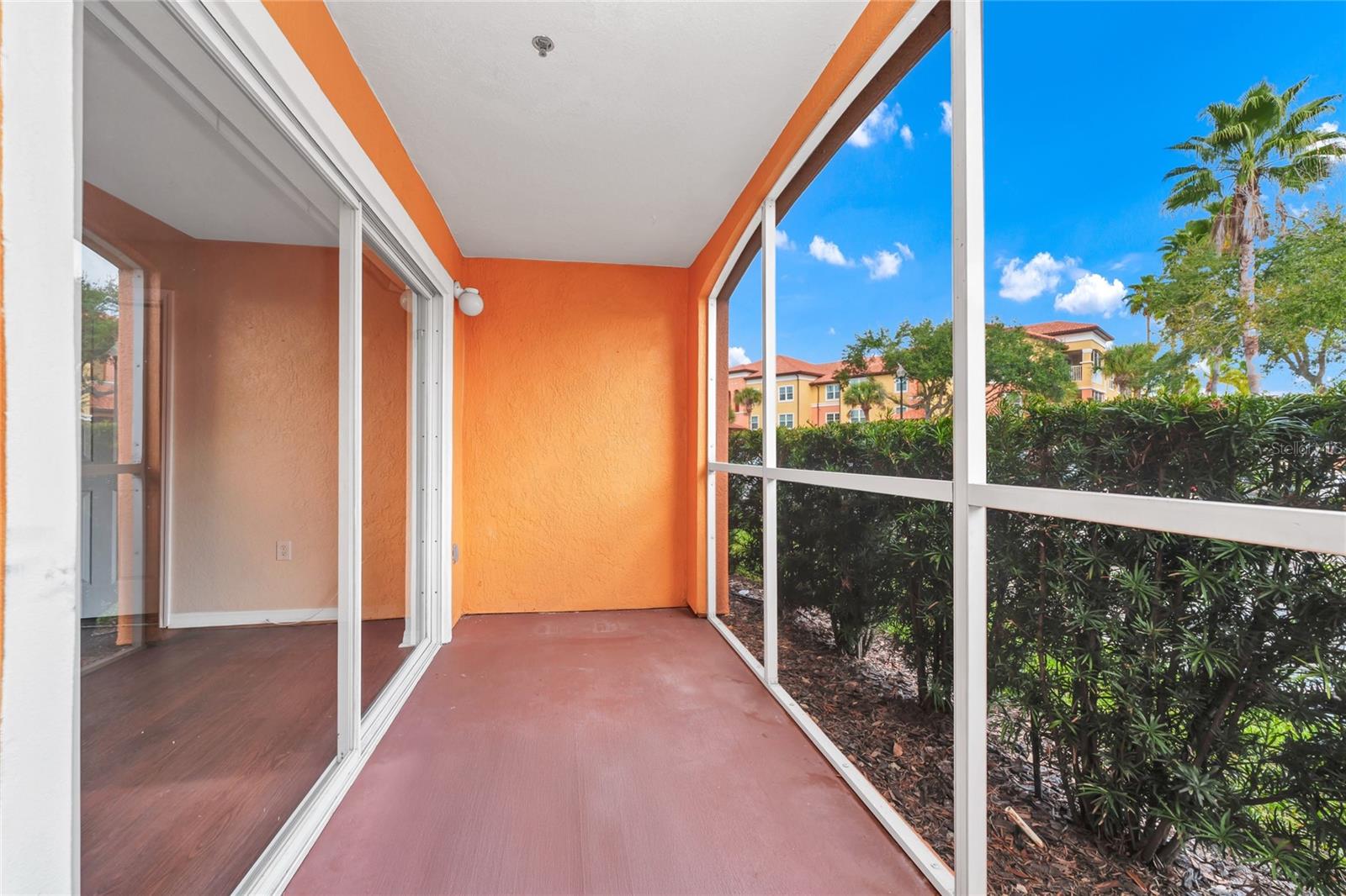 Image 21 of 31 For 5483 Vineland Road 10101