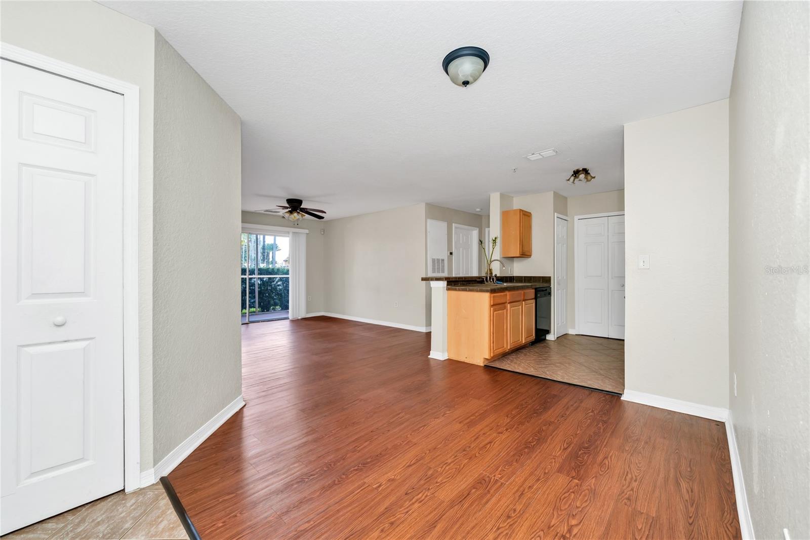 Image 3 of 31 For 5483 Vineland Road 10101