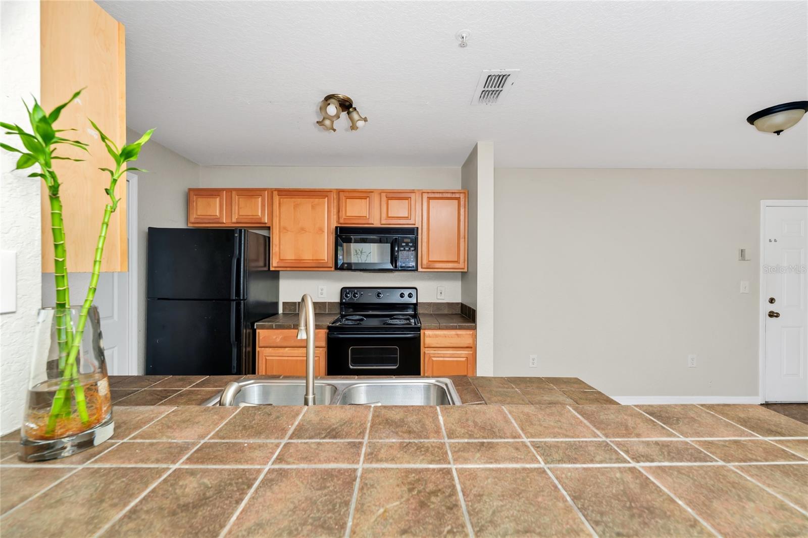 Image 9 of 31 For 5483 Vineland Road 10101