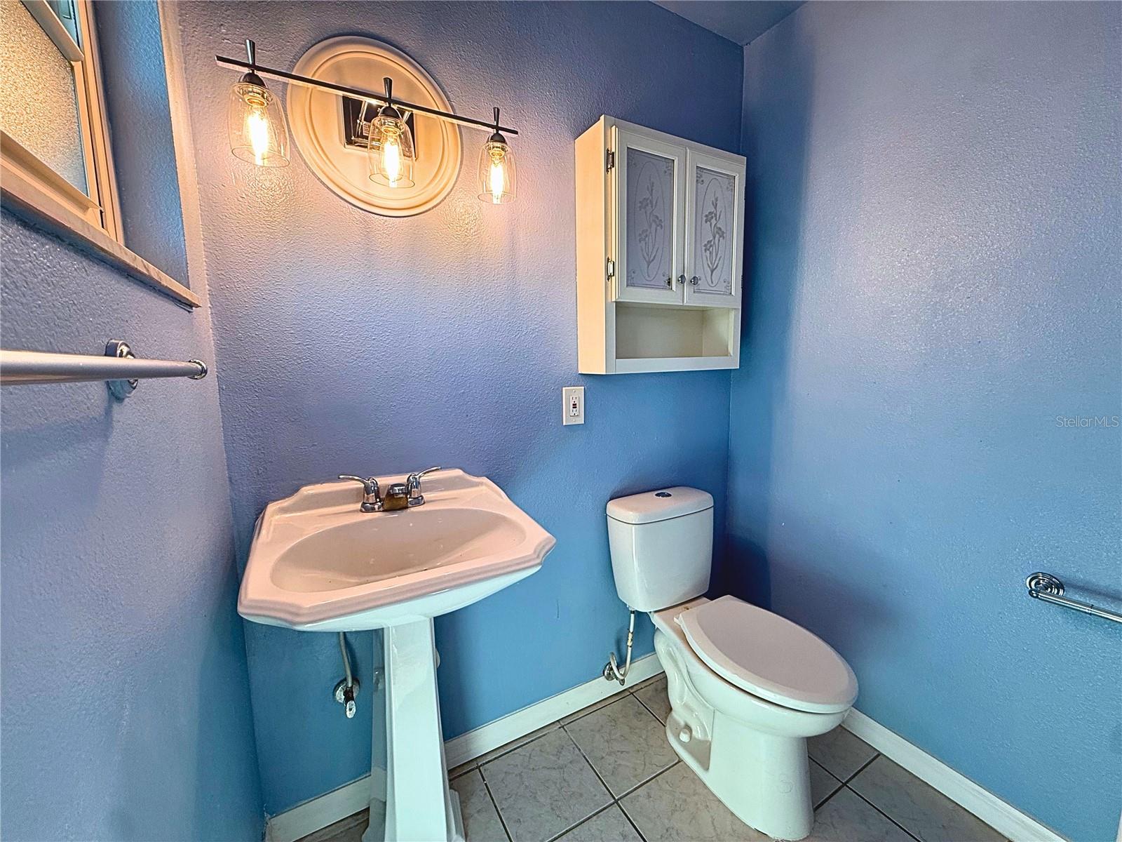 Image 12 of 27 For 926 Everett Street