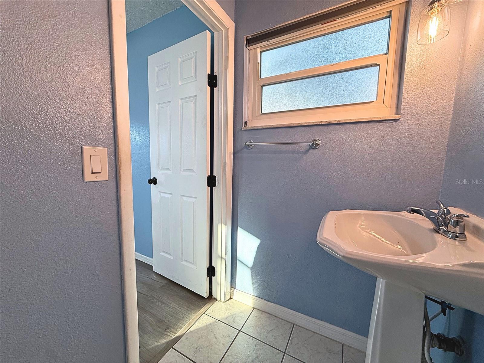 Image 13 of 27 For 926 Everett Street