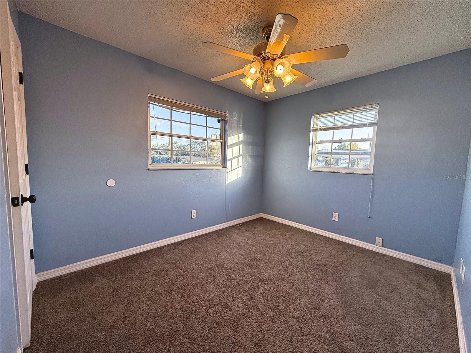 Image 16 of 27 For 926 Everett Street