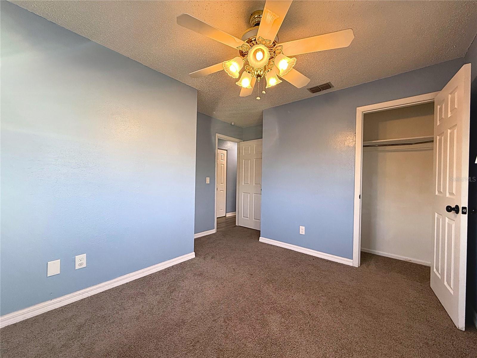 Image 17 of 27 For 926 Everett Street