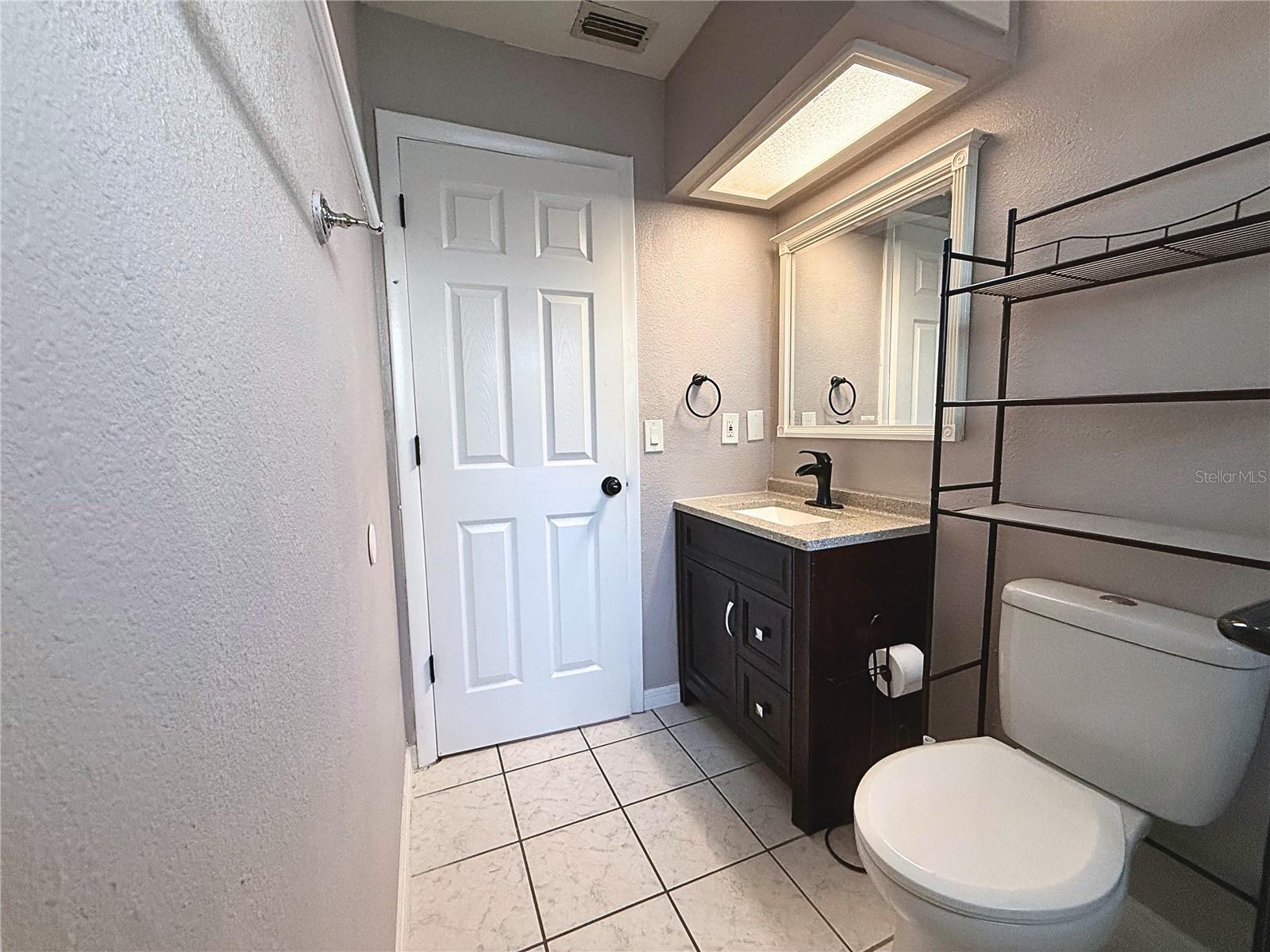 Image 19 of 27 For 926 Everett Street