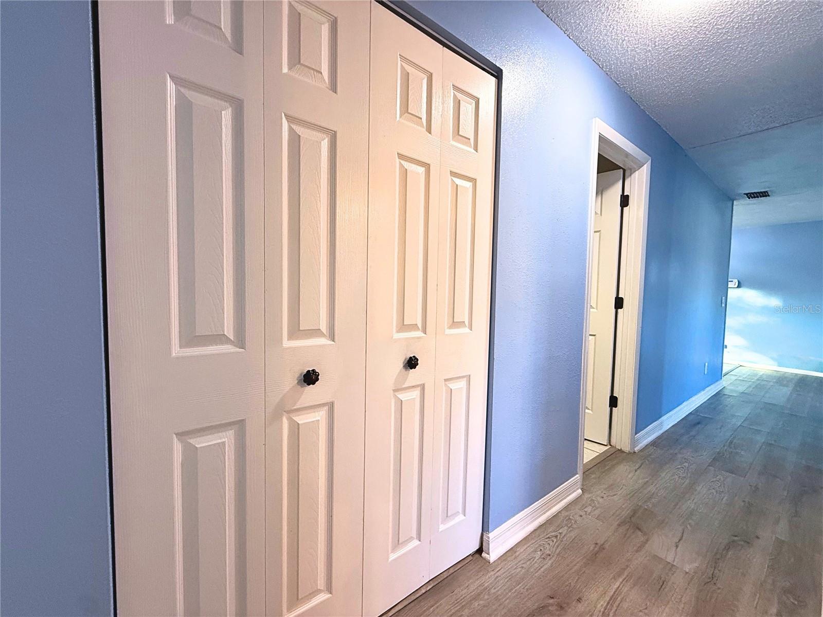 Image 20 of 27 For 926 Everett Street