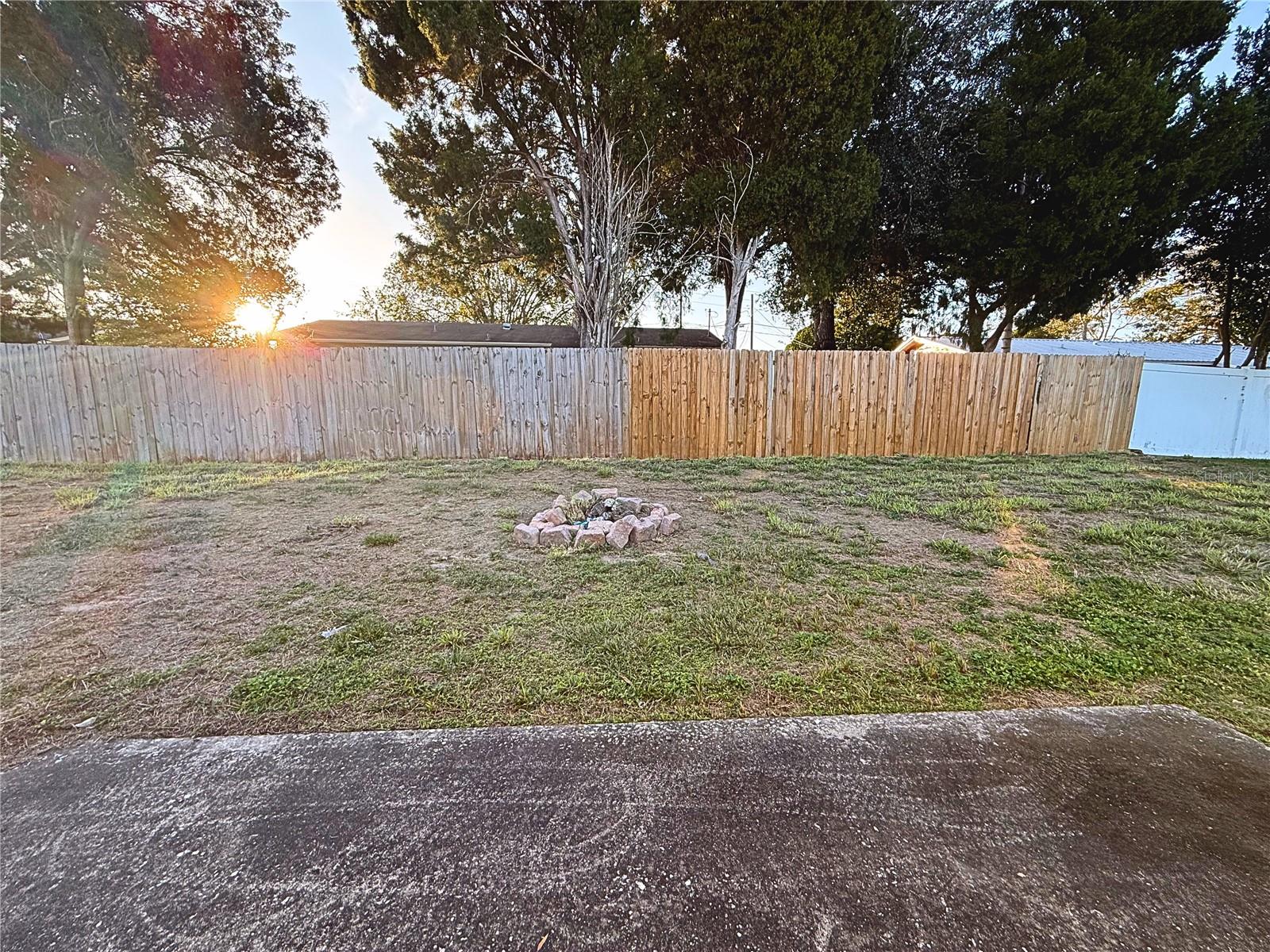 Image 22 of 27 For 926 Everett Street