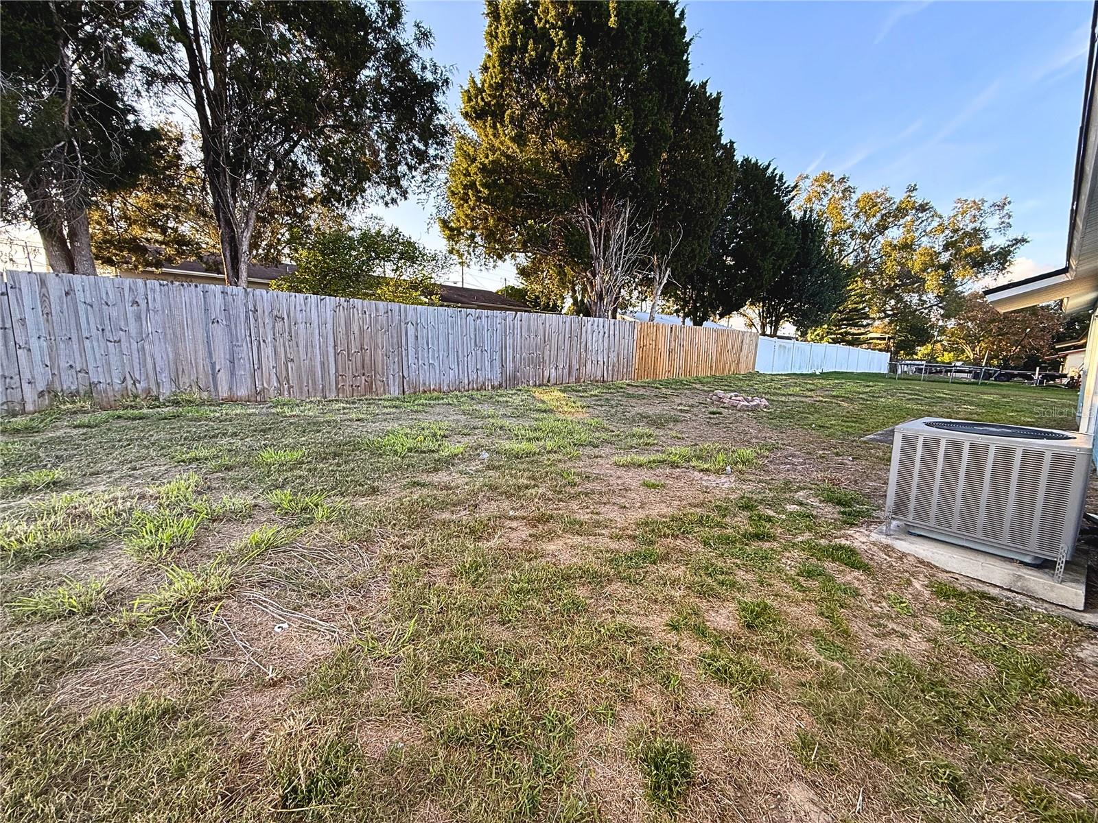 Image 23 of 27 For 926 Everett Street