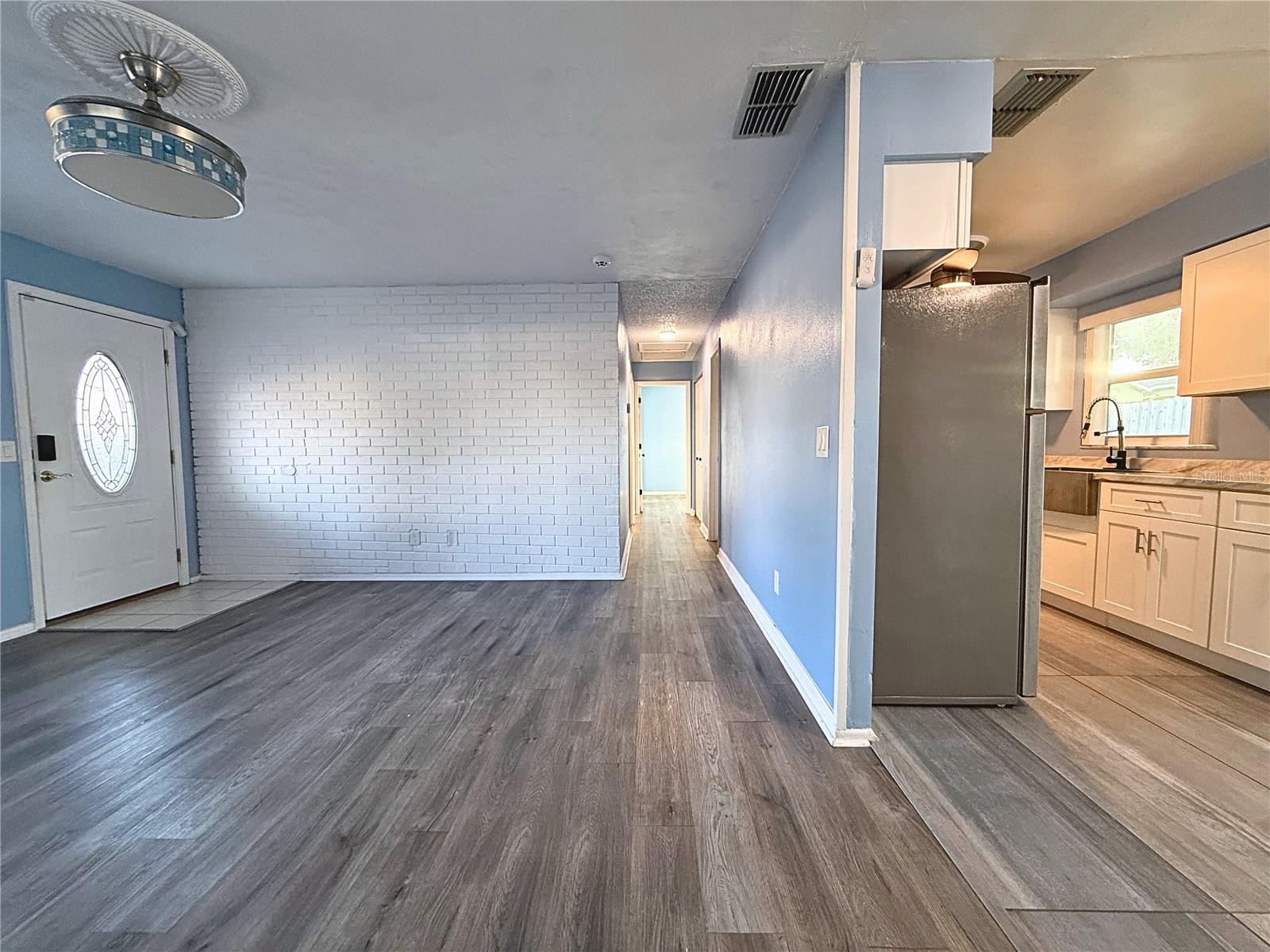 Image 3 of 27 For 926 Everett Street