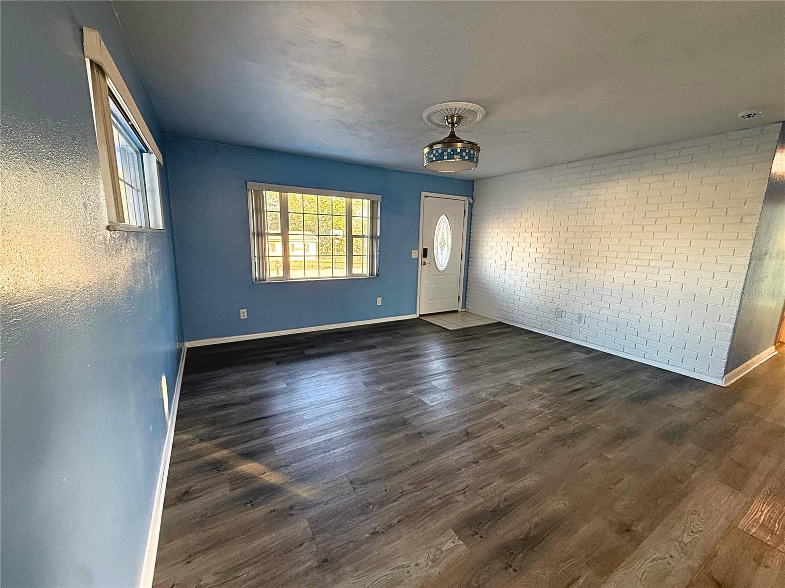 Image 4 of 27 For 926 Everett Street