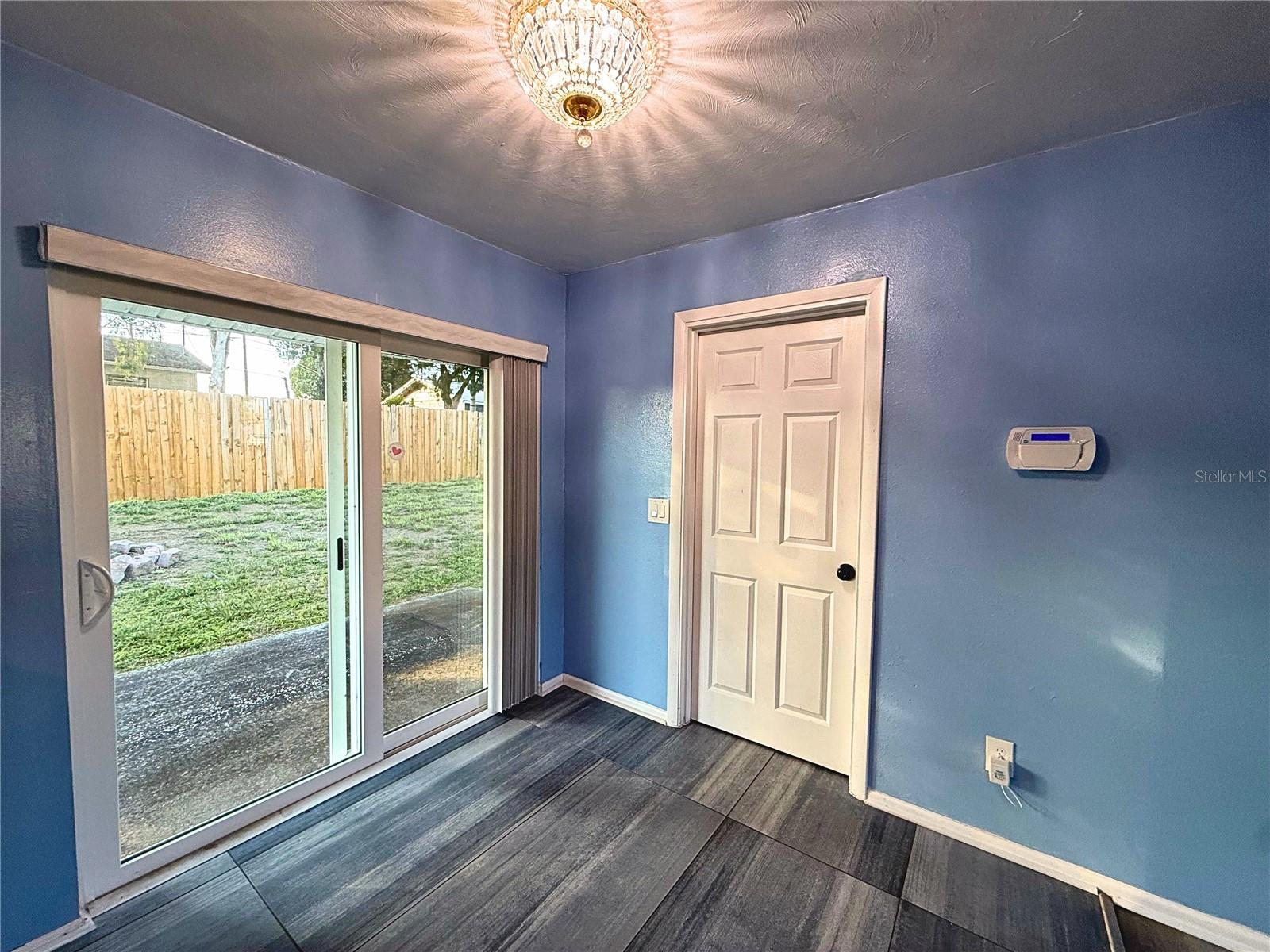 Image 6 of 27 For 926 Everett Street