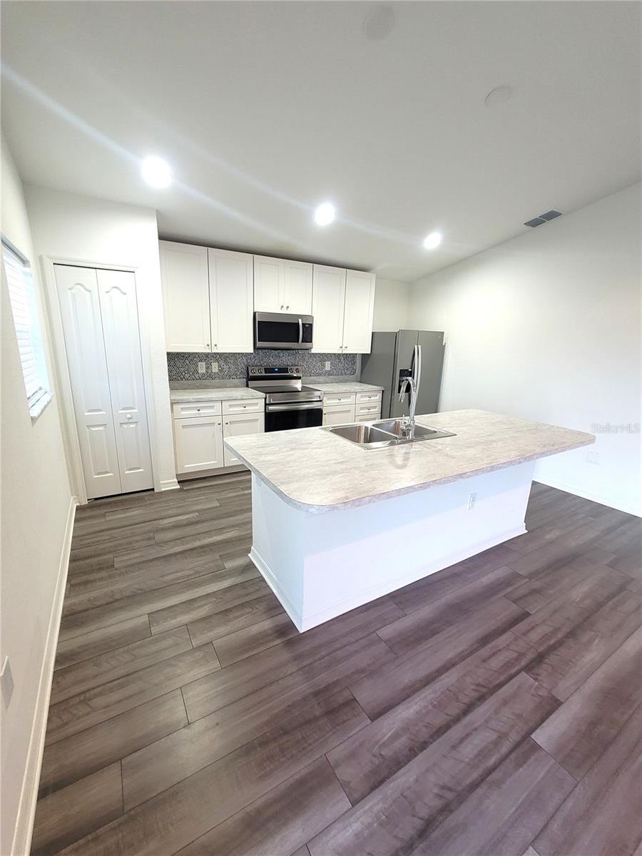 Image 13 of 31 For 281 Arbuthnot Street