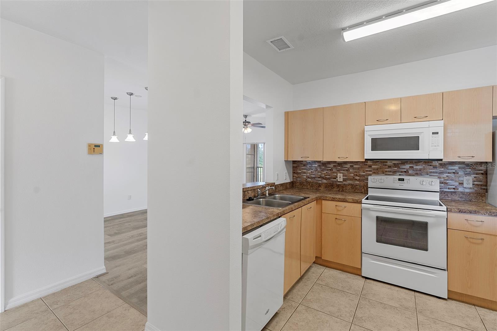 Image 8 of 27 For 495 Las Cortes Lane 201