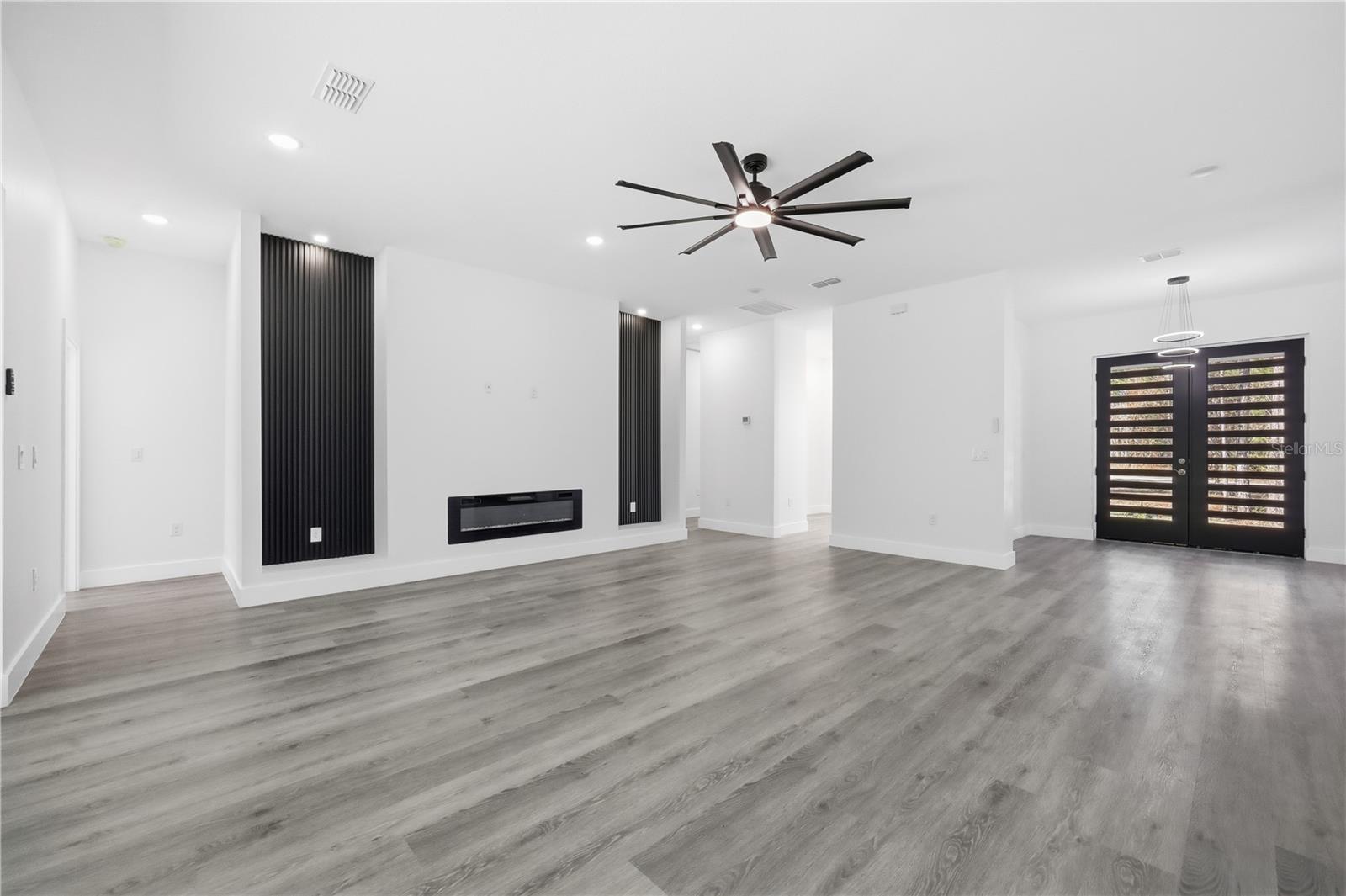 Image 27 of 57 For 1349 Cr 243 A