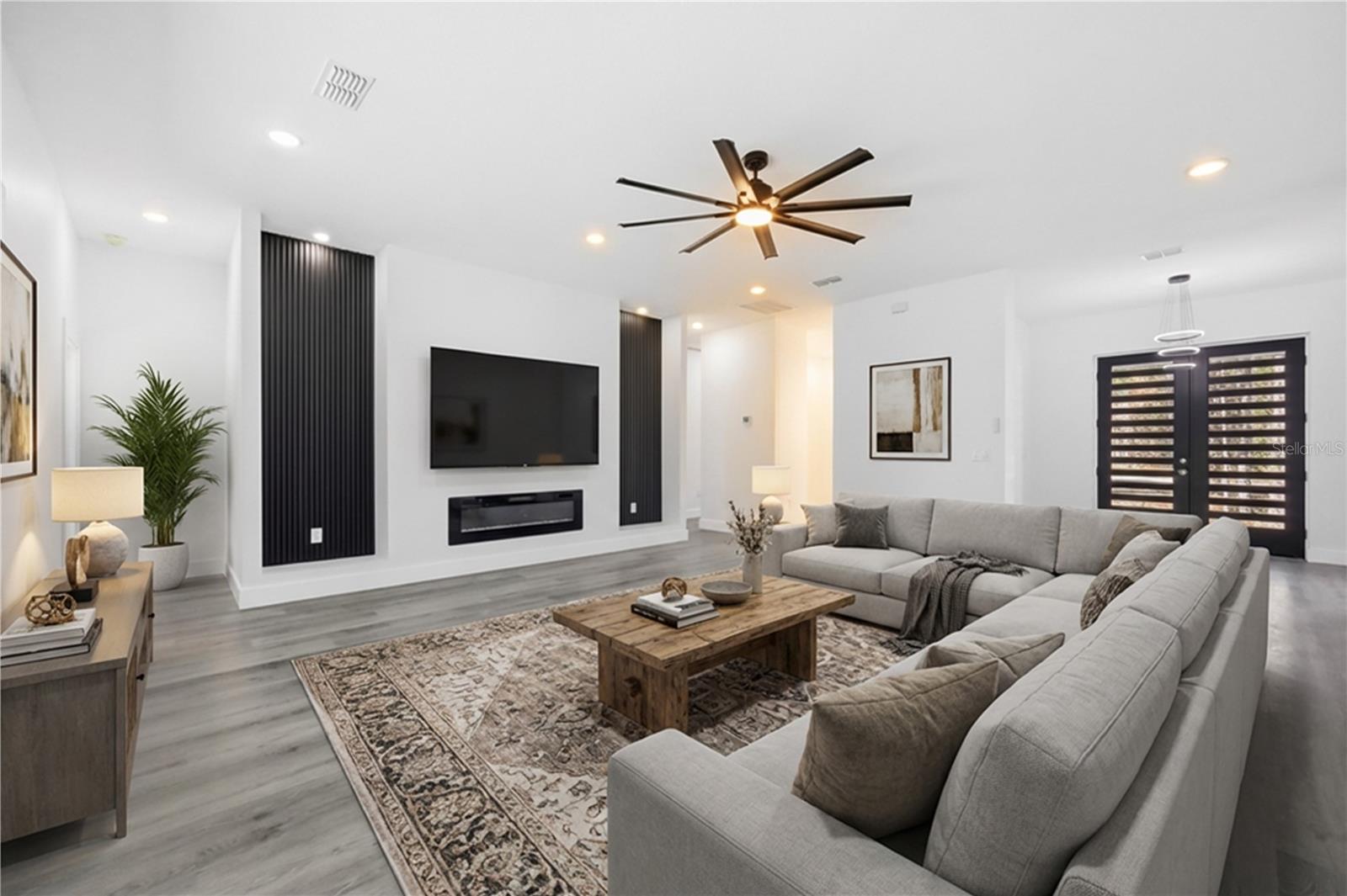 Image 28 of 57 For 1349 Cr 243 A