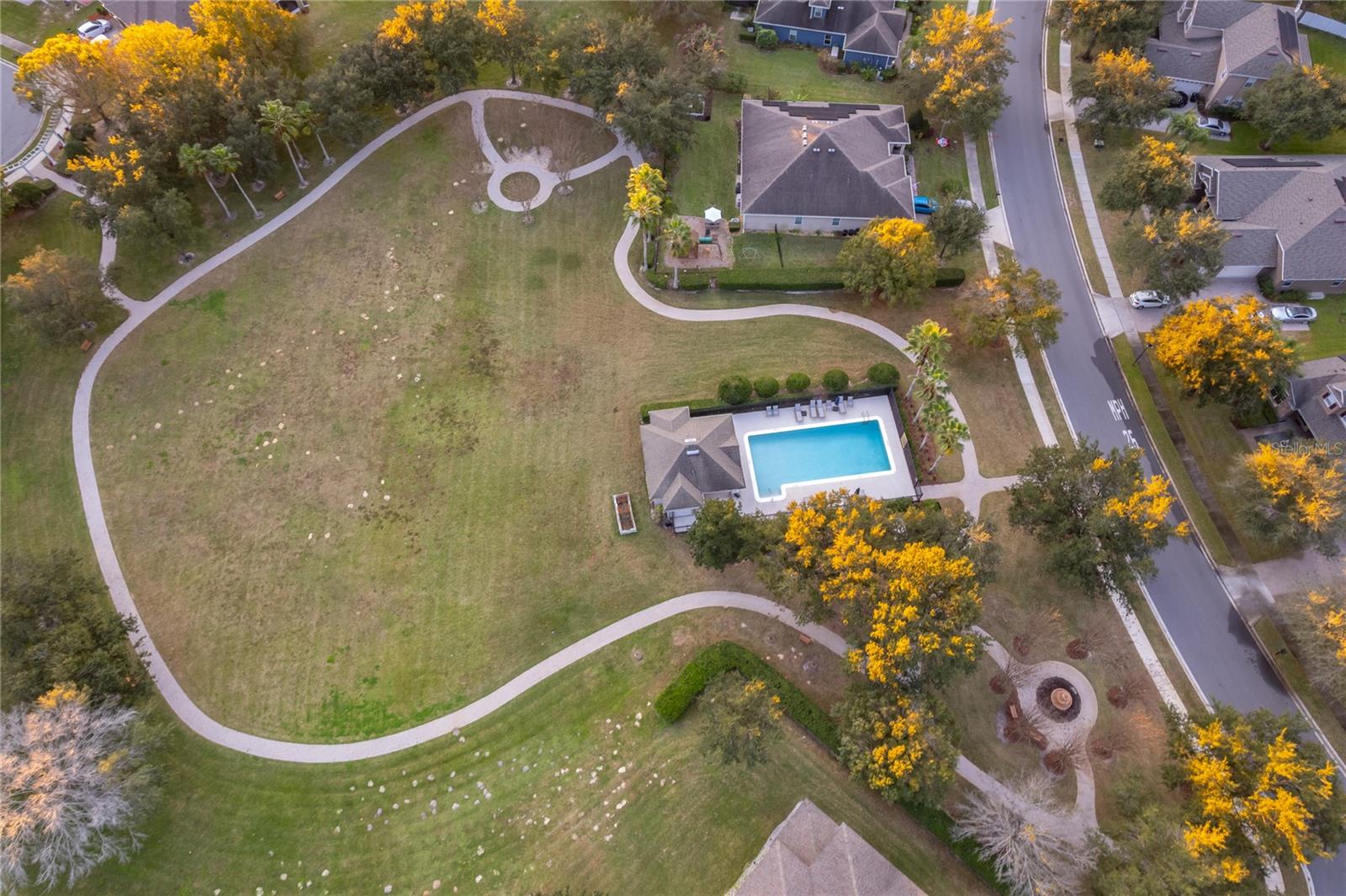 Image 8 of 42 For 891 Cavan Drive