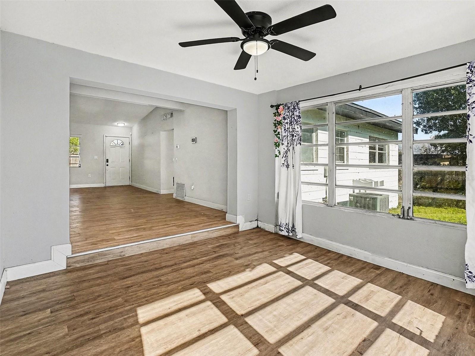 Image 11 of 36 For 1412 Lakecrest Drive