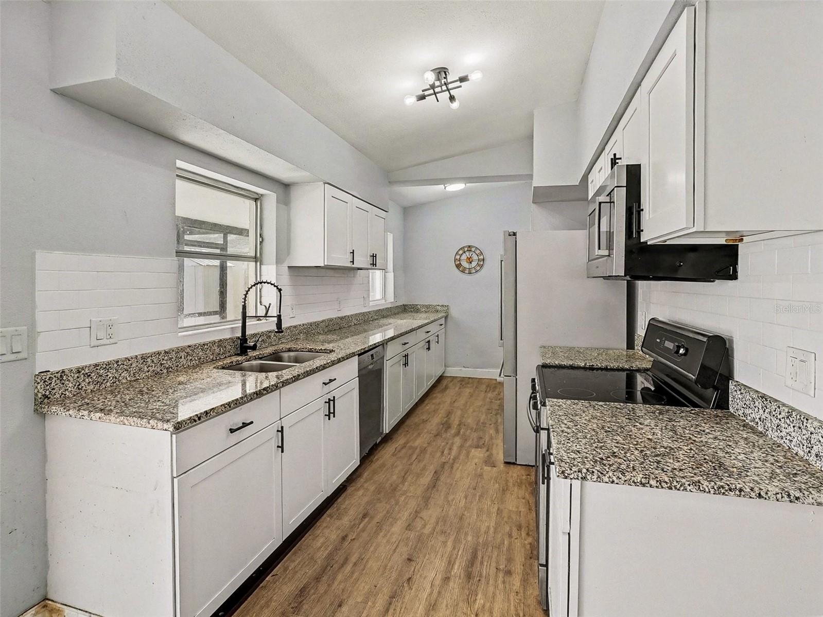 Image 14 of 36 For 1412 Lakecrest Drive