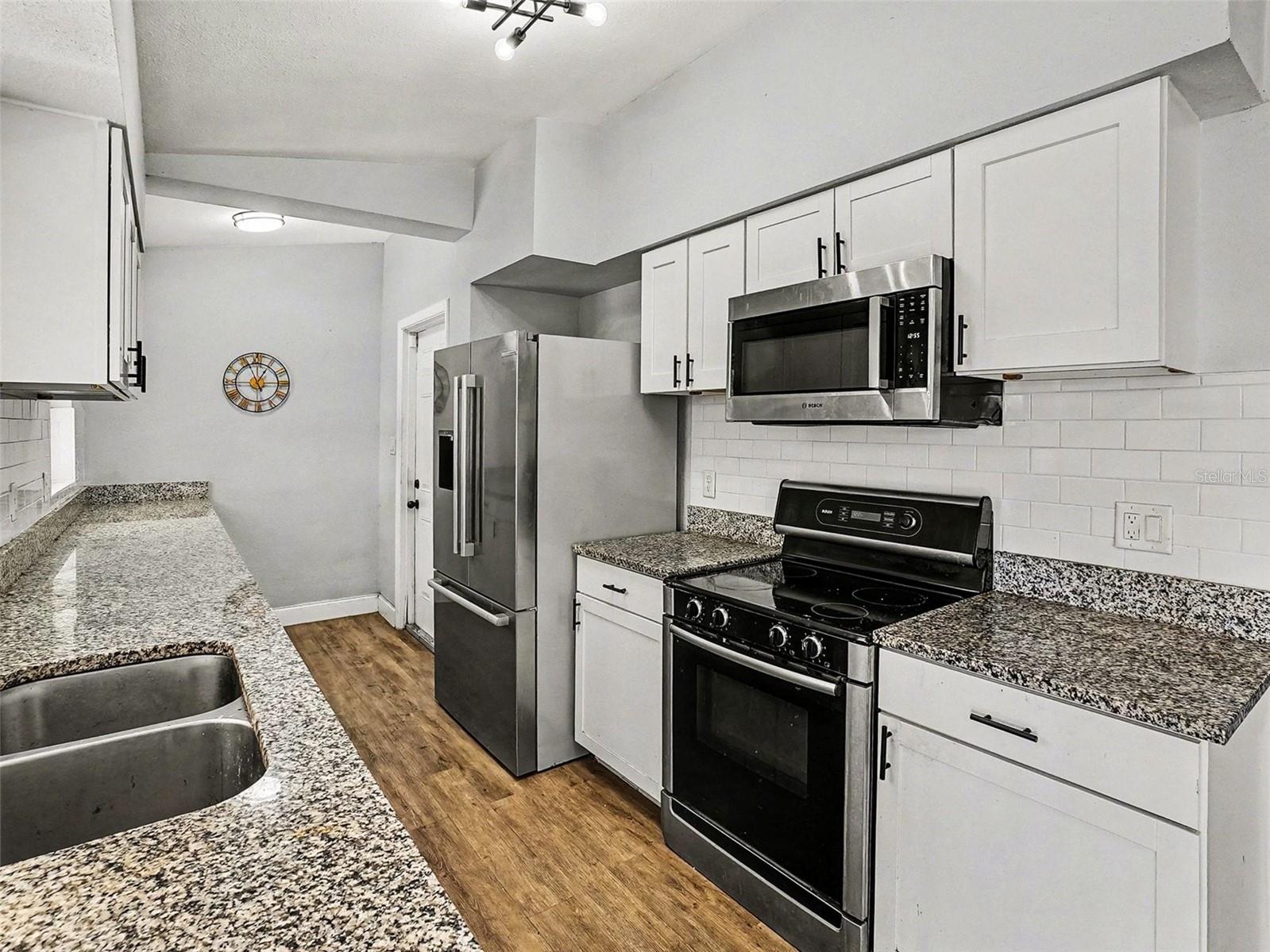 Image 16 of 36 For 1412 Lakecrest Drive