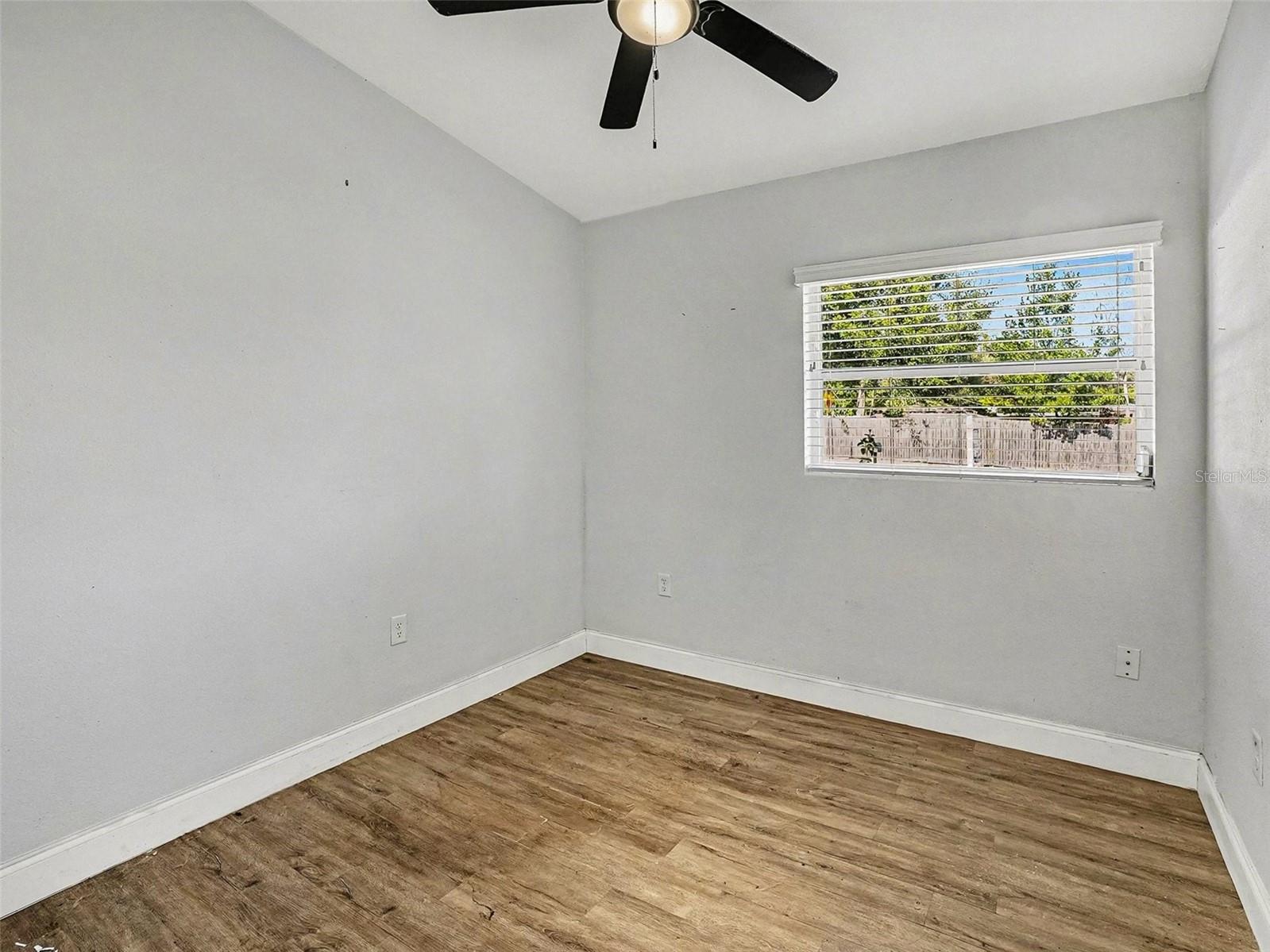 Image 21 of 36 For 1412 Lakecrest Drive