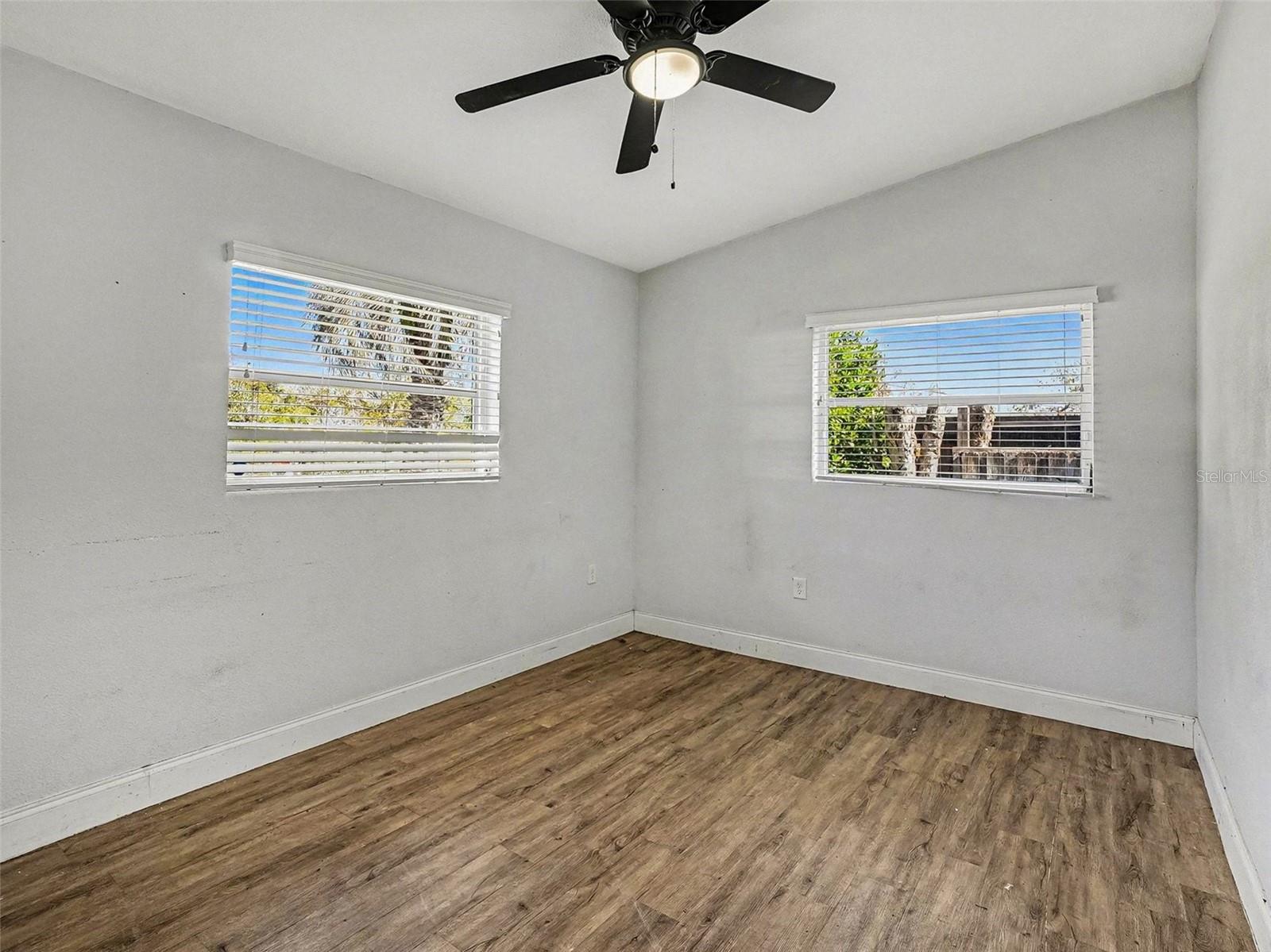 Image 23 of 36 For 1412 Lakecrest Drive