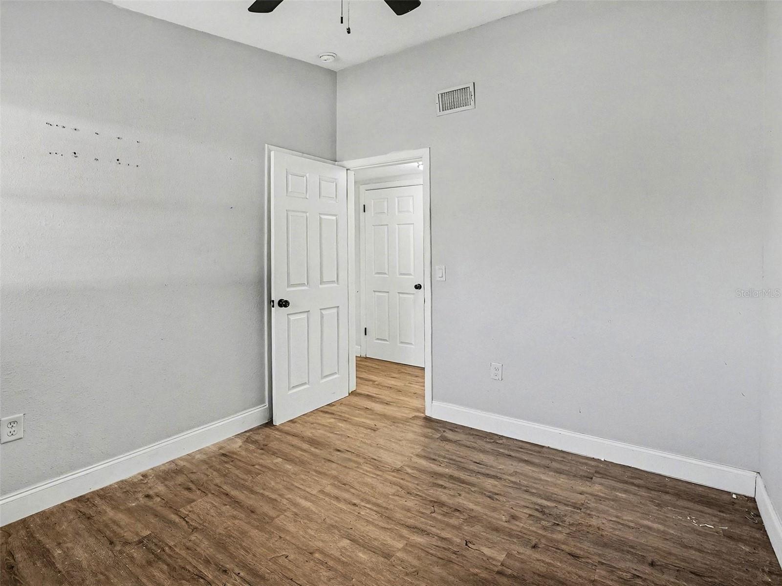 Image 25 of 36 For 1412 Lakecrest Drive