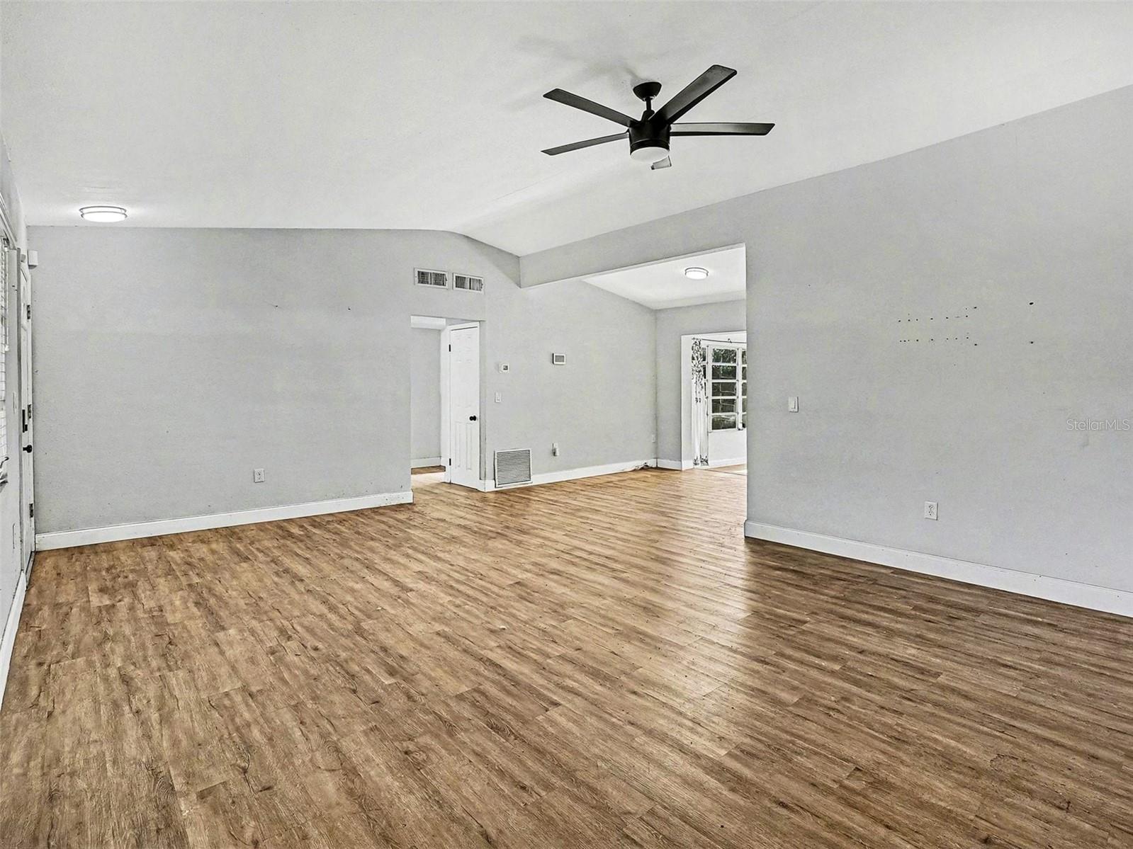 Image 7 of 36 For 1412 Lakecrest Drive