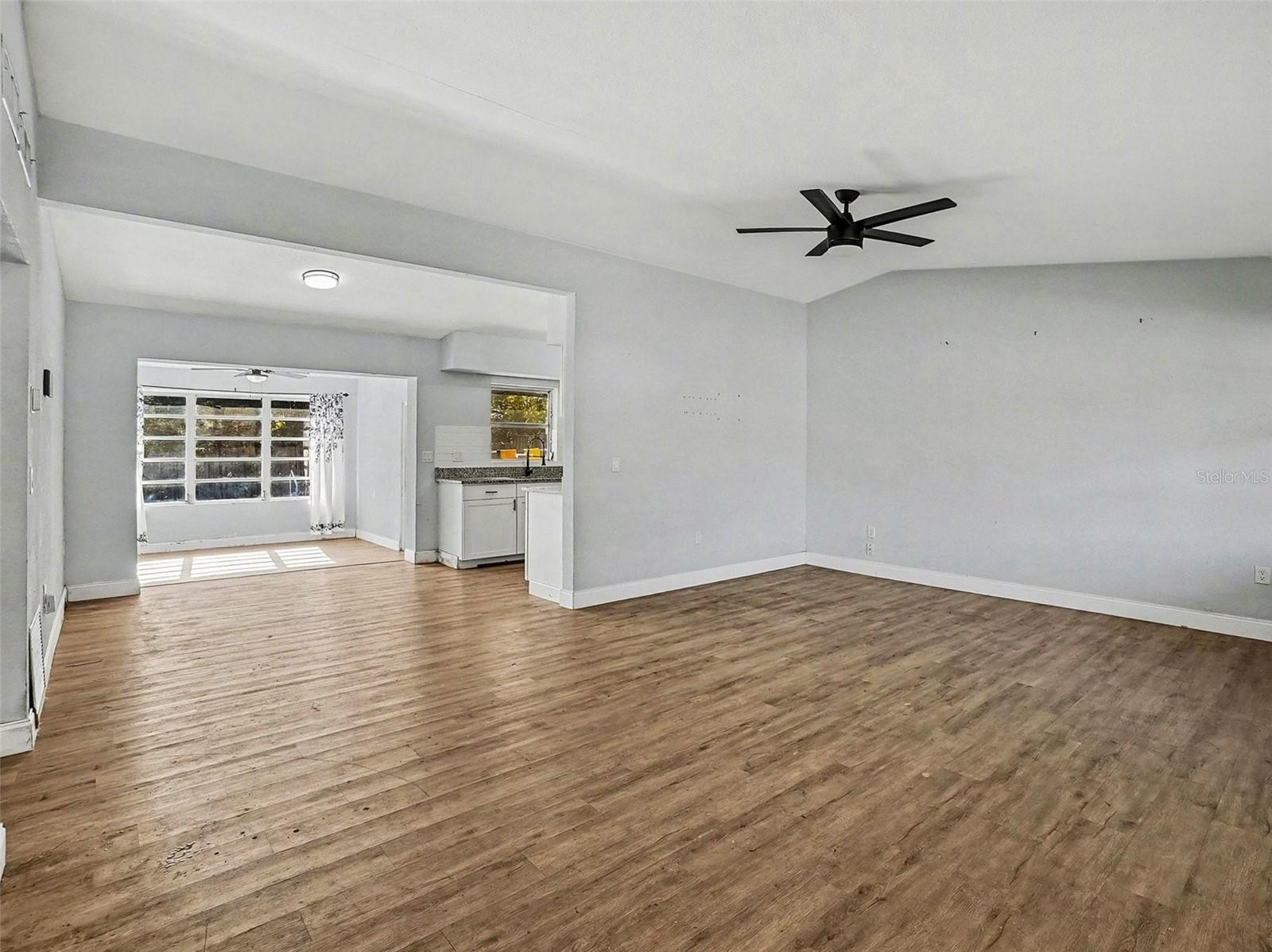 Image 9 of 36 For 1412 Lakecrest Drive