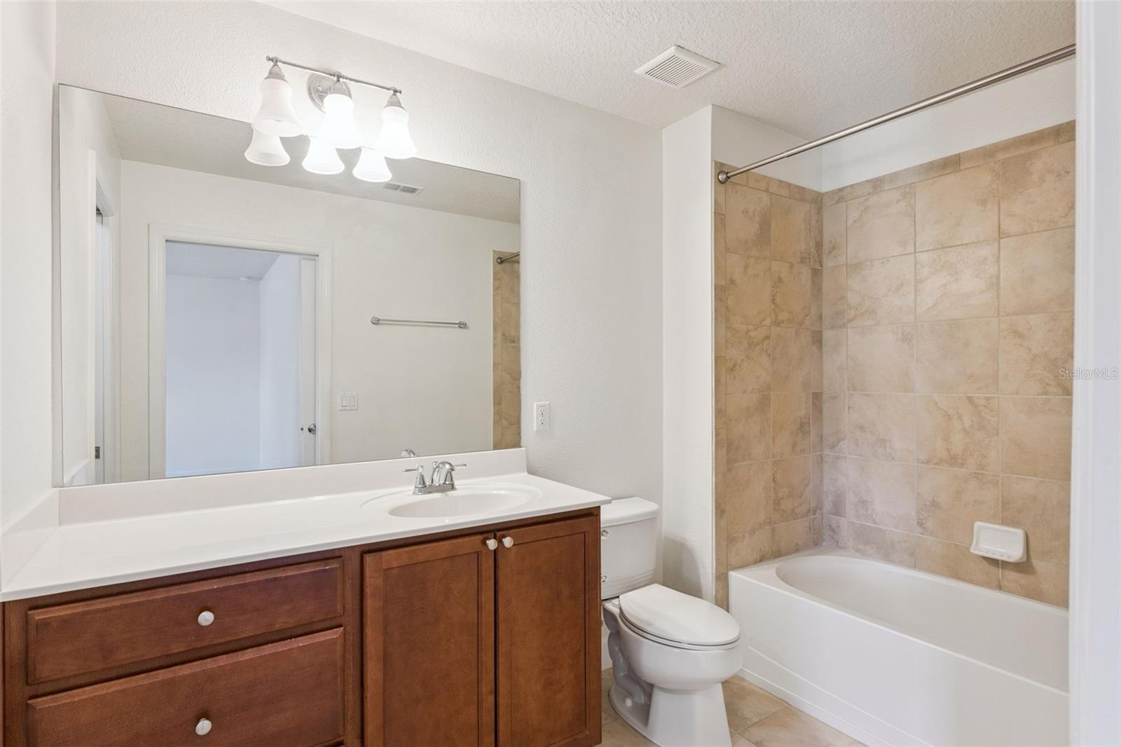 Image 15 of 51 For 11925 Bianca Lane