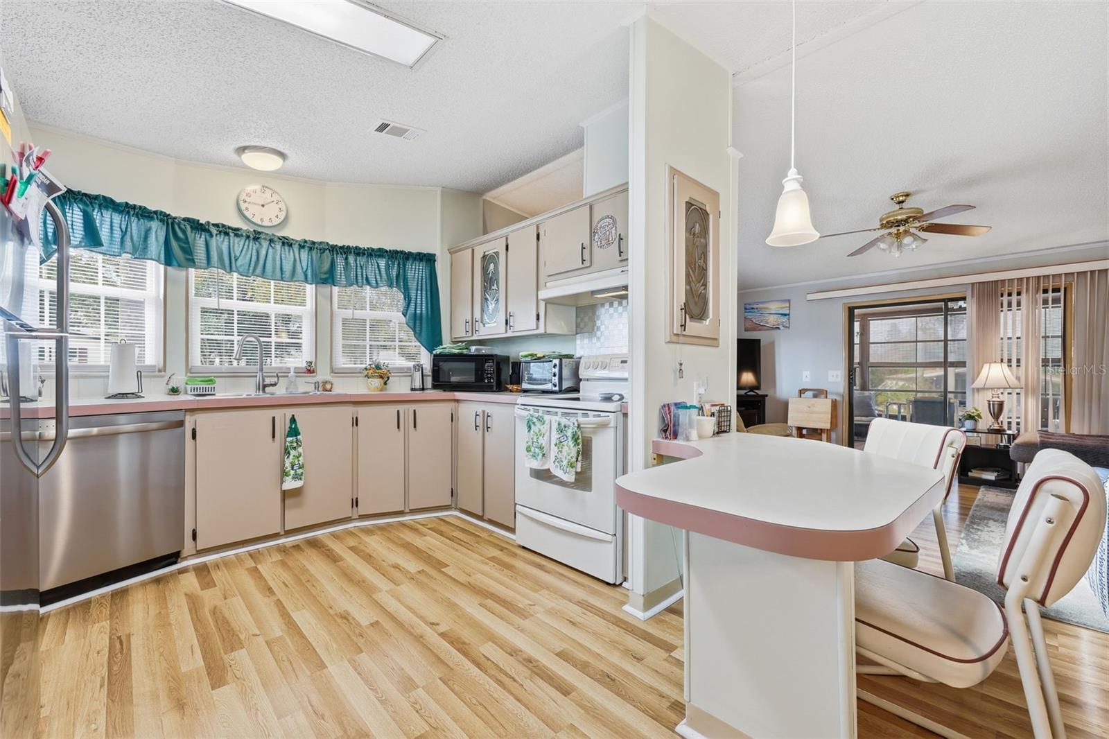 Image 13 of 24 For 523 Tivoli Park Drive