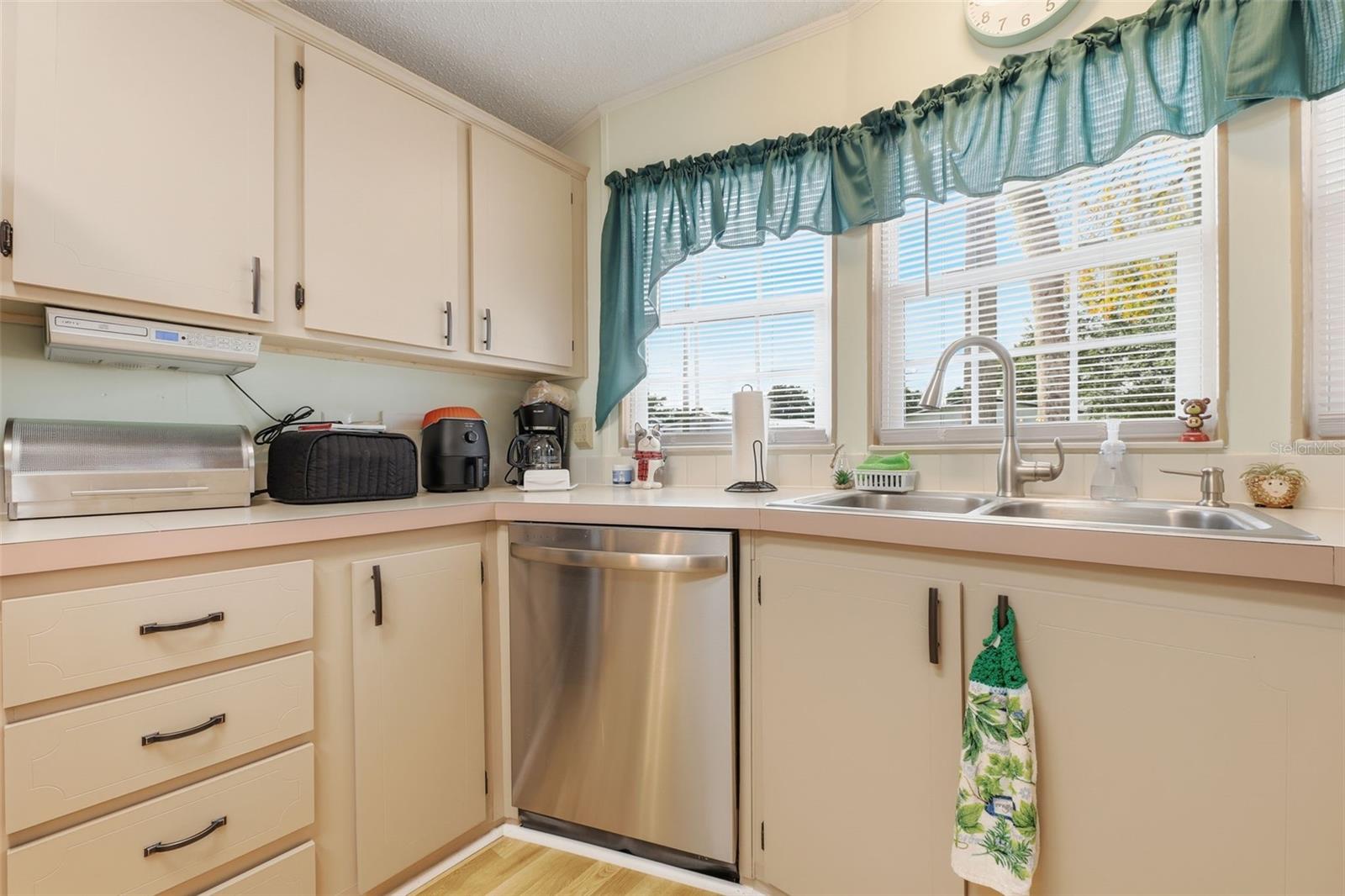 Image 16 of 24 For 523 Tivoli Park Drive